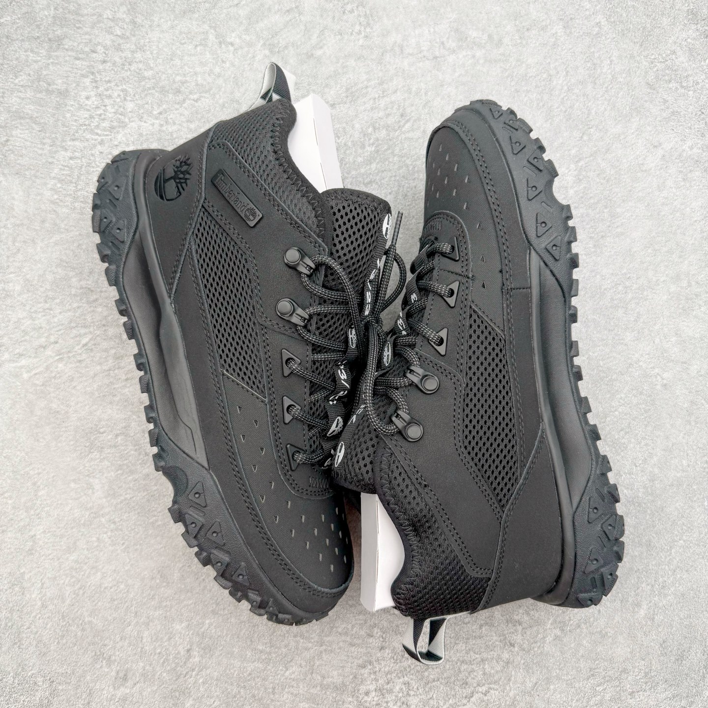 图片[3]-Timberland Greenstride Motion 6 添柏岚防滑耐磨低帮户外功能鞋 简约大方的造型设计，给人以随性休闲的时尚格调，穿着舒适轻便，运动灵活自如，满足日常个性穿搭。Timberland户外品牌最早成立于1918年的美国波士顿，它的成功故事就从第一双防水皮靴Yellow Boots开始。这双具备完全防水机能的靴子瞬间广受好评，他那独创又不失古典的款式，以及大胆使用黄色的崭新风格，吸引了广大消费者的目光。现今仍不改其原有风貌的这双黄靴，就是火遍全球的“大黄靴”。Timberland的高端工艺、实穿耐用等特点让他拥有绝对鞋界地位。尺码：40 41 41.5 42 43 43.5 44 44.5 45 45.5 46-选品中心