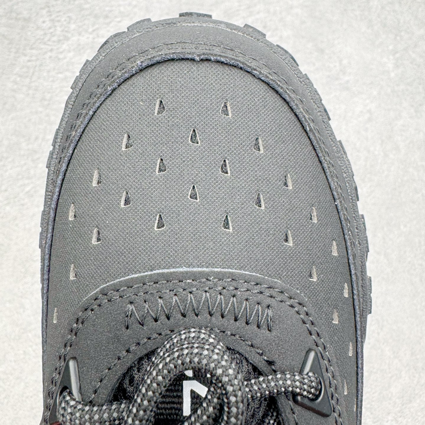 图片[15]-Timberland Greenstride Motion 6 添柏岚防滑耐磨低帮户外功能鞋 简约大方的造型设计，给人以随性休闲的时尚格调，穿着舒适轻便，运动灵活自如，满足日常个性穿搭。Timberland户外品牌最早成立于1918年的美国波士顿，它的成功故事就从第一双防水皮靴Yellow Boots开始。这双具备完全防水机能的靴子瞬间广受好评，他那独创又不失古典的款式，以及大胆使用黄色的崭新风格，吸引了广大消费者的目光。现今仍不改其原有风貌的这双黄靴，就是火遍全球的“大黄靴”。Timberland的高端工艺、实穿耐用等特点让他拥有绝对鞋界地位。尺码：40 41 41.5 42 43 43.5 44 44.5 45 45.5 46-选品中心