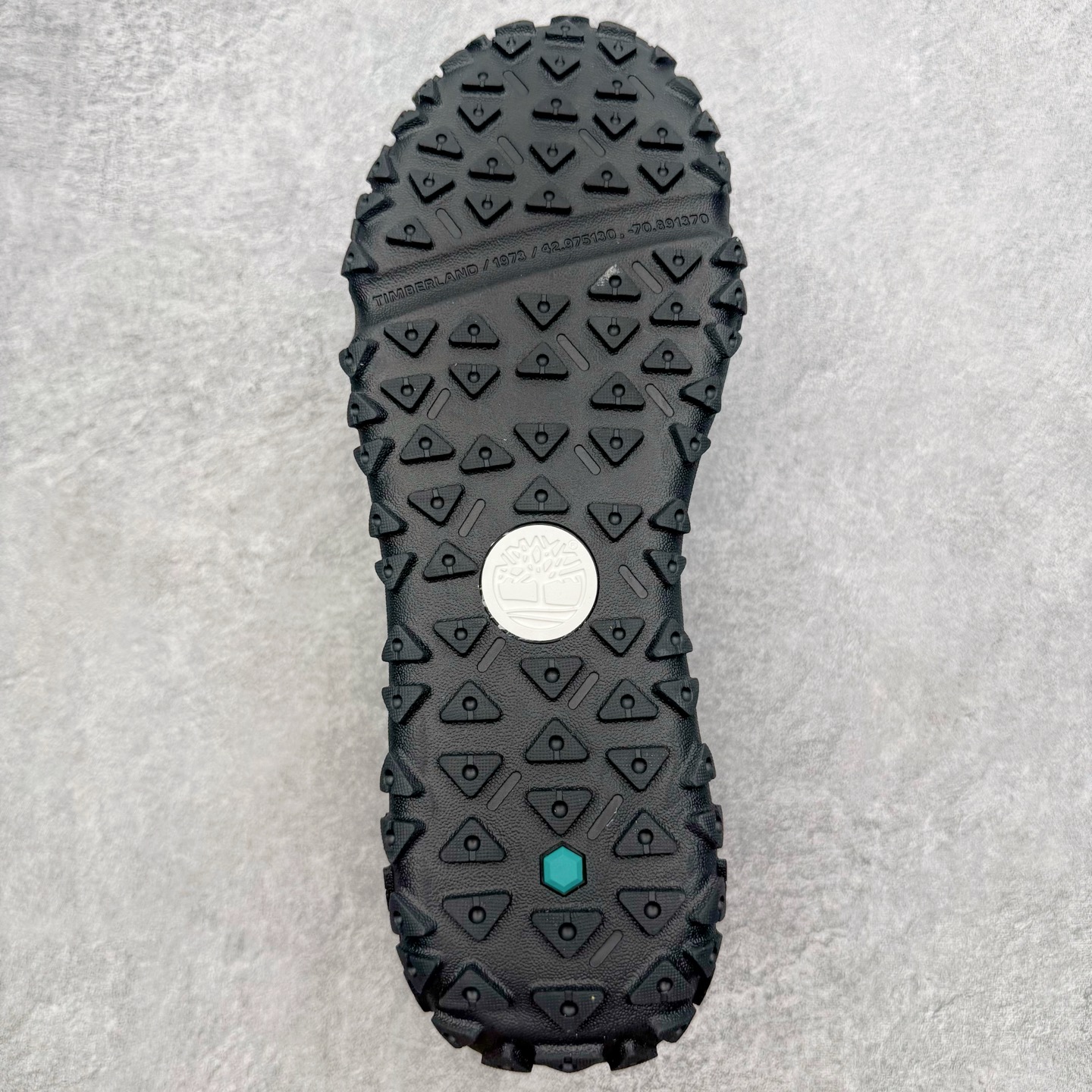 图片[9]-Timberland Greenstride Motion 6 添柏岚防滑耐磨低帮户外功能鞋 简约大方的造型设计，给人以随性休闲的时尚格调，穿着舒适轻便，运动灵活自如，满足日常个性穿搭。Timberland户外品牌最早成立于1918年的美国波士顿，它的成功故事就从第一双防水皮靴Yellow Boots开始。这双具备完全防水机能的靴子瞬间广受好评，他那独创又不失古典的款式，以及大胆使用黄色的崭新风格，吸引了广大消费者的目光。现今仍不改其原有风貌的这双黄靴，就是火遍全球的“大黄靴”。Timberland的高端工艺、实穿耐用等特点让他拥有绝对鞋界地位。尺码：40 41 41.5 42 43 43.5 44 44.5 45 45.5 46-选品中心