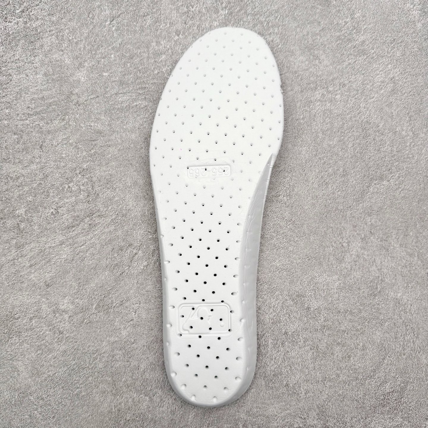 图片[16]-＃纯原福利 MLB BigBall Chunky纽约洋基队增高复古风印花老爹鞋 MLB是韩国F&F旗下潮流服装品牌 拥有150年历史的经典传统 是街头文化和国际生活方式的领导者 MLB拥有包括男装、女装、童装、配饰在内的全品类服饰 提供覆盖各性别、各年龄层、From Head to Toe的穿搭装备 其产品结合了韩国的时尚造型与质感 展现了运动服饰也可以兼具时尚潮流的风格 在产品设计上 MLB不仅融合了美国职业棒球大联盟的各当家球队 更结合了棒球运动中的各个元素 复古风范自信控场 复古鞋型率先勾描独特的自我态度 在经典线条与时尚元素的精彩交织下刷新街头复古运动风潮 质感十足兼备卓越的舒适透气性能迎合夏日追求的自在脚感。尺码：36 36.5 37.5 38 38.5 39 40 40.5 41 42 42.5 43 44 44.5 45-选品中心