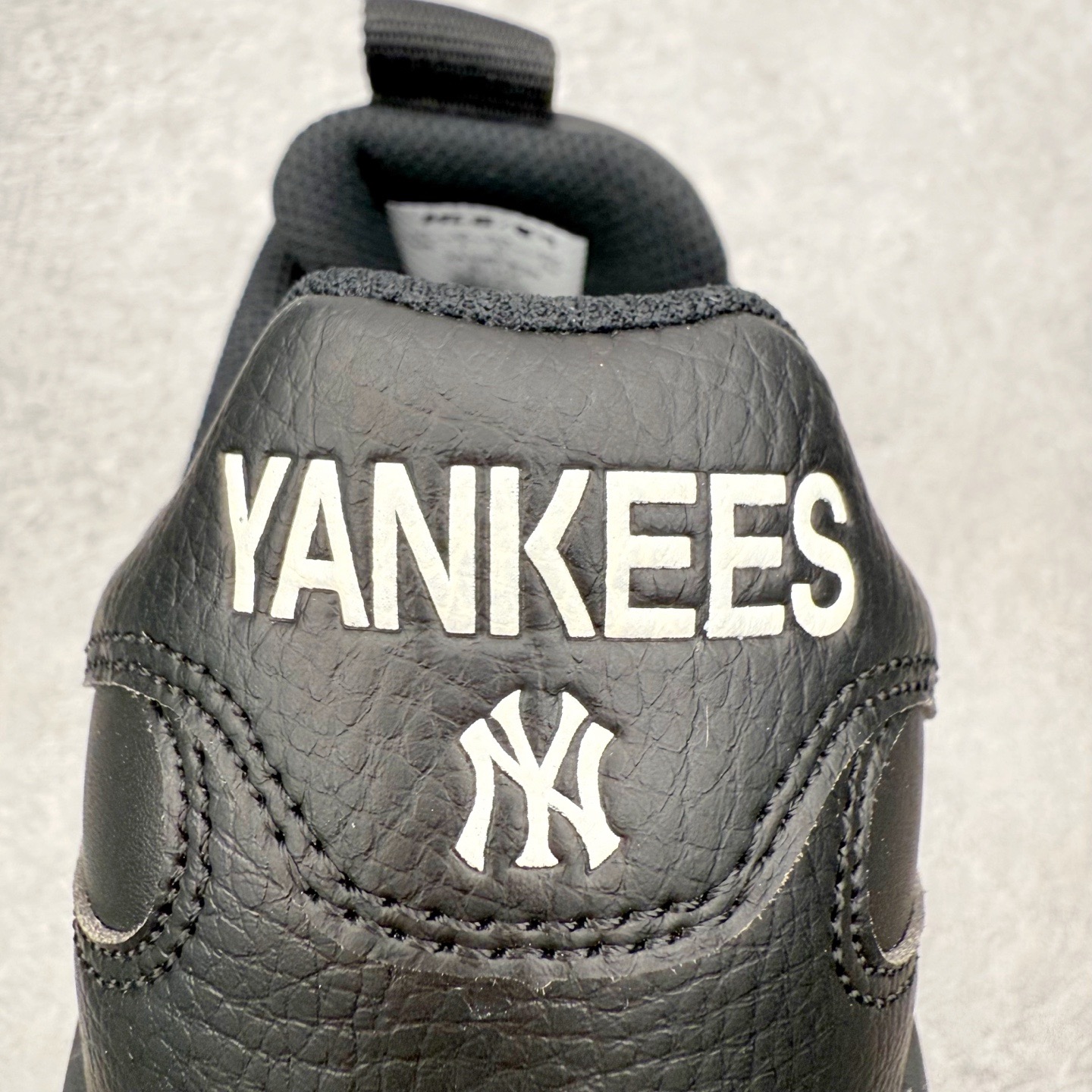 图片[13]-＃纯原福利 MLB BigBall Chunky纽约洋基队增高复古风印花老爹鞋 MLB是韩国F&F旗下潮流服装品牌 拥有150年历史的经典传统 是街头文化和国际生活方式的领导者 MLB拥有包括男装、女装、童装、配饰在内的全品类服饰 提供覆盖各性别、各年龄层、From Head to Toe的穿搭装备 其产品结合了韩国的时尚造型与质感 展现了运动服饰也可以兼具时尚潮流的风格 在产品设计上 MLB不仅融合了美国职业棒球大联盟的各当家球队 更结合了棒球运动中的各个元素 复古风范自信控场 复古鞋型率先勾描独特的自我态度 在经典线条与时尚元素的精彩交织下刷新街头复古运动风潮 质感十足兼备卓越的舒适透气性能迎合夏日追求的自在脚感。尺码：36 36.5 37.5 38 38.5 39 40 40.5 41 42 42.5 43 44 44.5 45-选品中心