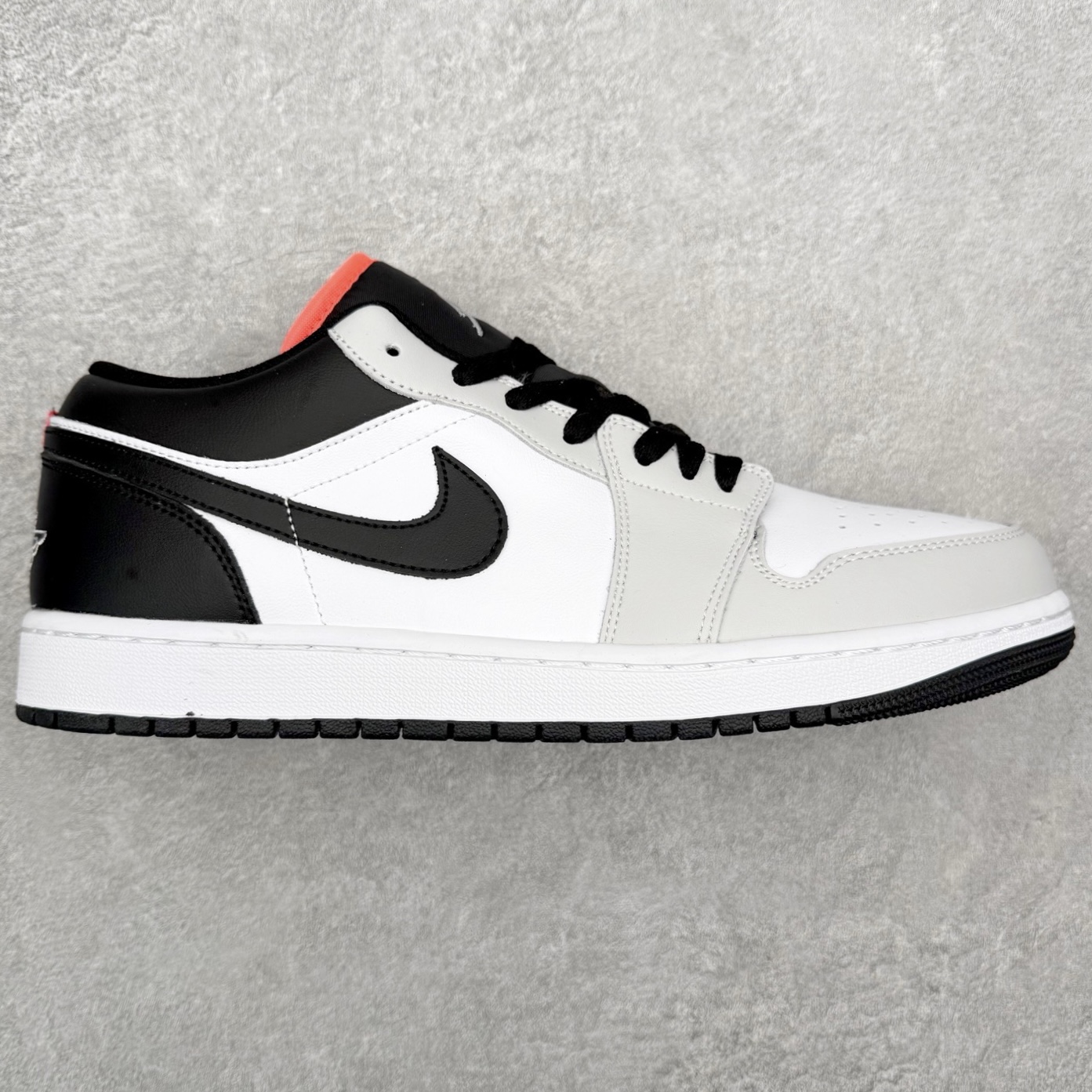 ＃K版 Air Jordan AJ1 Low 低帮 553558-045 全新流水线出品 DT版本唯一平替选择 市场第二梯队最强版 全部原鞋开发 原楦原纸板开发 全鞋电脑针车 原厂内置全掌气垫 原盒内在原标 唯一Zp原版鞋带绑法 免检产品 全新2022版型 全头层皮料 完美零毛边处理 原厂配置全掌气垫 价格定位良心 几十个配色陆续出货 实拍调校N版已经零色差零失真 百分百还原实物色彩所见即所得 不存在货不对板色差等低级问题 选购参考实物拍摄 不混卖不参货 只用心做好货严格选品 承诺混一赔十 尺码：36 36.5 37.5 38 38.5 39 40 40.5 41 42 42.5 43 44 44.5 45-选品中心