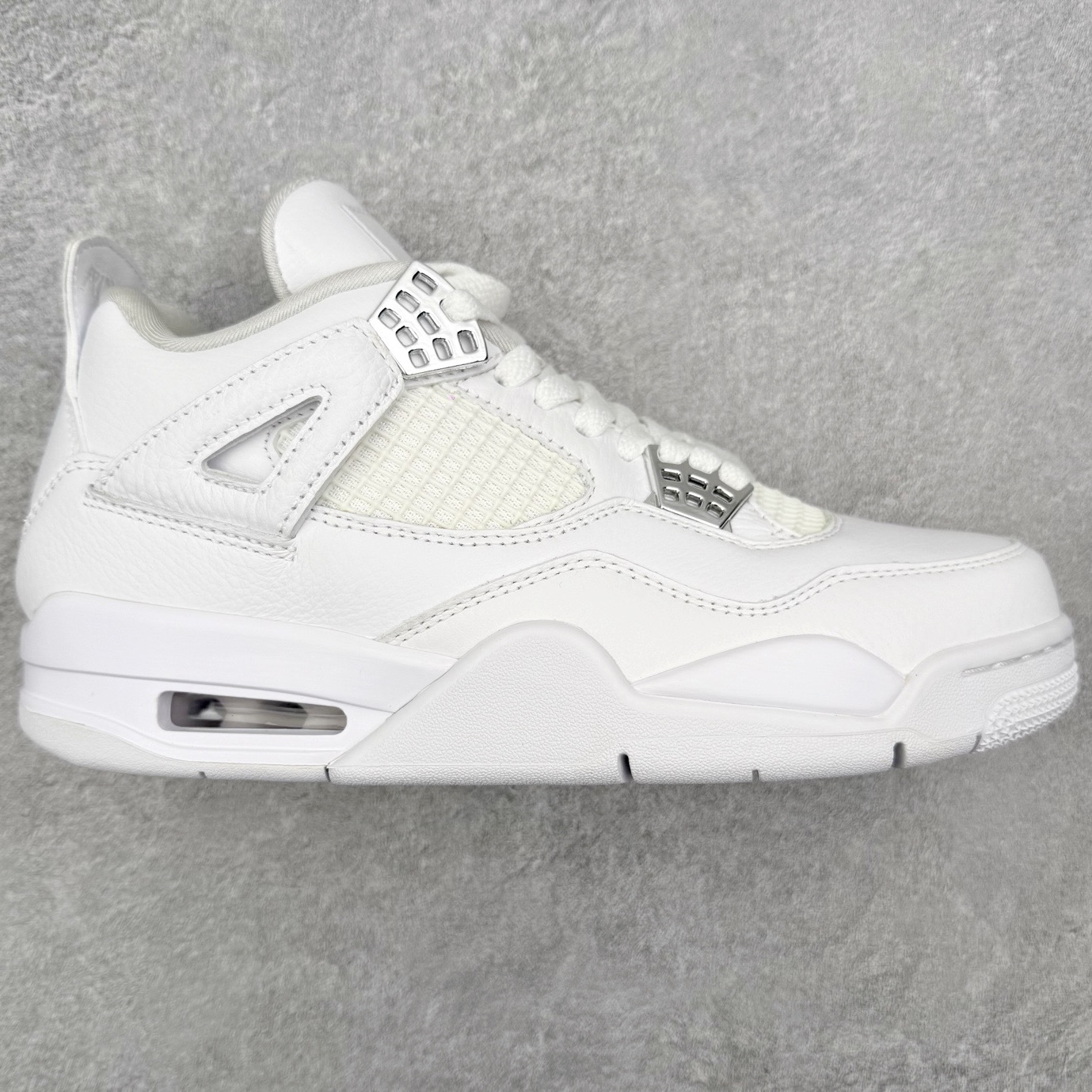＃莞产纯原福利 Air Jordan AJ4 Retro 系列 大厂出品 全头层加持 原鞋原楦原纸板同源开发 完美呈现乔4的版型 内侧正确双色网格 还原细节 原厂皮料 正确气垫颜色 正确网格工艺 正确拉帮工艺 全鞋原装材料制作 原档案原模具打造 支持全方位与正品对比 尺码：40 40.5 41 42 42.5 43 44 44.5 45 46 47.5-选品中心