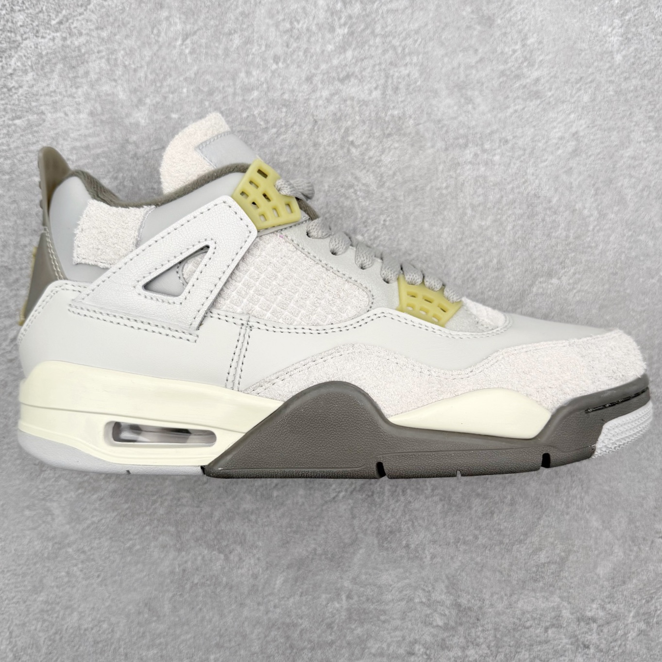 ＃莞产纯原福利 Air Jordan AJ4 Retro 系列 大厂出品 全头层加持 原鞋原楦原纸板同源开发 完美呈现乔4的版型 内侧正确双色网格 还原细节 原厂皮料 正确气垫颜色 正确网格工艺 正确拉帮工艺 全鞋原装材料制作 原档案原模具打造 支持全方位与正品对比 尺码：40 40.5 41 42 42.5 43 44 44.5 45 46 47.5-选品中心