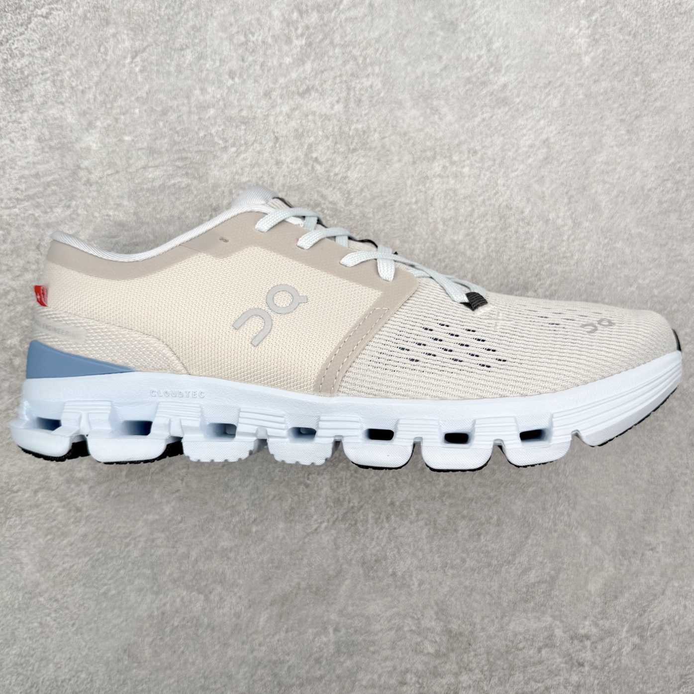 On昂跑 Cloudmonster 舒适 织物防滑透气回弹 低帮 休闲长跑城市通勤跑步鞋 此运动品牌 开创于2010年 缓震着陆、强效回弹、轻柔质感的设计构思始终是ON研制关键 与此同时基于“为全球提供革新性的跑步感受”信念 陆续推出了多款跑鞋及其以专业运动人体跑步工程学为设计关键的功能性跑步服饰设备 让跑者不费力气地畅快畅跑 尺码：36 36.5 37.5 38 38.5 39 40 40.5 41 42 42.5 43 44 44.5 45-选品中心