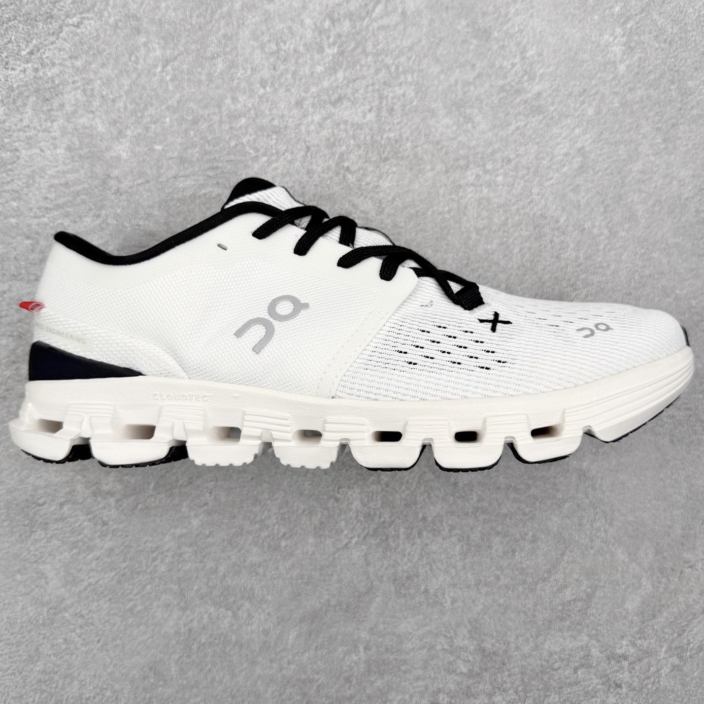 On昂跑 Cloudmonster 舒适 织物防滑透气回弹 低帮 休闲长跑城市通勤跑步鞋 此运动品牌 开创于2010年 缓震着陆、强效回弹、轻柔质感的设计构思始终是ON研制关键 与此同时基于“为全球提供革新性的跑步感受”信念 陆续推出了多款跑鞋及其以专业运动人体跑步工程学为设计关键的功能性跑步服饰设备 让跑者不费力气地畅快畅跑 尺码：36 36.5 37.5 38 38.5 39 40 40.5 41 42 42.5 43 44 44.5 45-选品中心