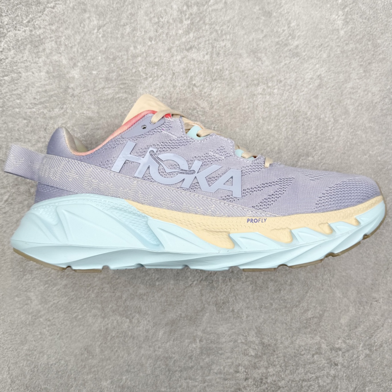 图片[7]-＃纯原福利 HOKA ONE ONE Elevon 2 TS 日常轻盈反光舒适 休闲训练长跑短跑跑步鞋 男女同款 HOKA ONE ONE是来自美国的跑步鞋知名品牌，创立于2009年，始终致力于为所有跑者提供更新、更好的跑步装备。相比常规跑鞋，HOKA ONE ONE特别研发使用性能独特的几何形跑鞋中底，此种鞋底更厚、更高、回弹性也更好，除了卓越的缓冲性能，它还能为各种阶段的跑者带来更具动感、更加稳定的跑步体验。HOKAONE ONE从设计之初就清楚意识到，要保证跑者步幅的均匀一致，双脚自然而然的运动至关重要。尺码：36 36.5 37.5 38 39 40 40.5 41 42 42.5 43 44 45-选品中心