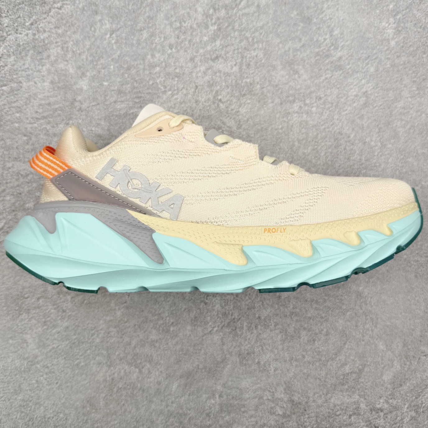 图片[6]-＃纯原福利 HOKA ONE ONE Elevon 2 TS 日常轻盈反光舒适 休闲训练长跑短跑跑步鞋 男女同款 HOKA ONE ONE是来自美国的跑步鞋知名品牌，创立于2009年，始终致力于为所有跑者提供更新、更好的跑步装备。相比常规跑鞋，HOKA ONE ONE特别研发使用性能独特的几何形跑鞋中底，此种鞋底更厚、更高、回弹性也更好，除了卓越的缓冲性能，它还能为各种阶段的跑者带来更具动感、更加稳定的跑步体验。HOKAONE ONE从设计之初就清楚意识到，要保证跑者步幅的均匀一致，双脚自然而然的运动至关重要。尺码：36 36.5 37.5 38 39 40 40.5 41 42 42.5 43 44 45-选品中心