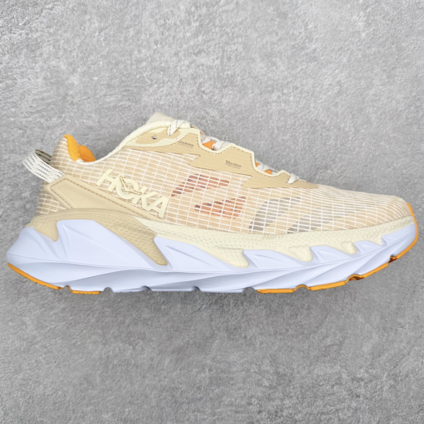 图片[3]-＃纯原福利 HOKA ONE ONE Elevon 2 TS 日常轻盈反光舒适 休闲训练长跑短跑跑步鞋 男女同款 HOKA ONE ONE是来自美国的跑步鞋知名品牌，创立于2009年，始终致力于为所有跑者提供更新、更好的跑步装备。相比常规跑鞋，HOKA ONE ONE特别研发使用性能独特的几何形跑鞋中底，此种鞋底更厚、更高、回弹性也更好，除了卓越的缓冲性能，它还能为各种阶段的跑者带来更具动感、更加稳定的跑步体验。HOKAONE ONE从设计之初就清楚意识到，要保证跑者步幅的均匀一致，双脚自然而然的运动至关重要。尺码：36 36.5 37.5 38 39 40 40.5 41 42 42.5 43 44 45-选品中心