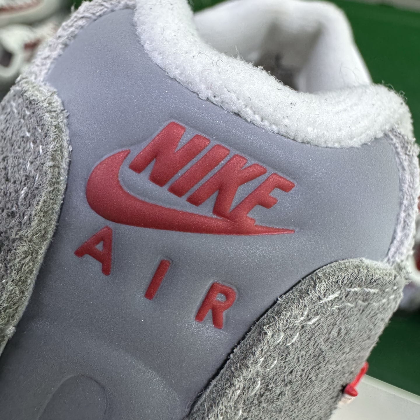 图片[14]-＃SF外贸特供 UNDEFEATED x NK Air Max 95 SP 上海限定 联名灰红 IB4523-003 亲自操刀耗时半年开发 重金购买全套印尼原厂纸板楦头开发 2025官方主推系列 致敬诞生30周年的传奇鞋型 Air Max 95 系列再度重磅复刻归来 以全新配色续写光辉历史 更以现代手法重塑经典 将复古风格与前沿科技完美融合 一比一鞋头弧度高度鞋身弧度 东莞原厂模具大底 一码一模 原厂高韧性Tpu 独家供应35.5 45.5 48.5 49.5 50.5 原厂特供同批次皮料与Zp零色差 原厂特供内外标均可过绿X扫描认证 独家原装Big Bubble气垫 气垫体积更大 提供更强的缓震性能和回弹性 进口玻璃冲刀皮料裁剪零毛边 电脑针车工艺 鞋面不留荧光细节 平台可冲 超高鞋面清洁度 最高QC检验标准 控制溢胶瑕疵 每一双都是工艺品 实拍调校N版已经零色差零失真 百分百还原实物色彩所见即所得 不存在货不对板色差等低级问题 选购参考实物拍摄 不混卖不参货 只用心做好货严格选品 承诺混一赔十 尺码：35.5 36 36.5 37.5 38 38.5 39 40 40.5 41 42 42.5 43 44 44.5 45 45.5 46 47.5 48.5 49.5 50.5-选品中心