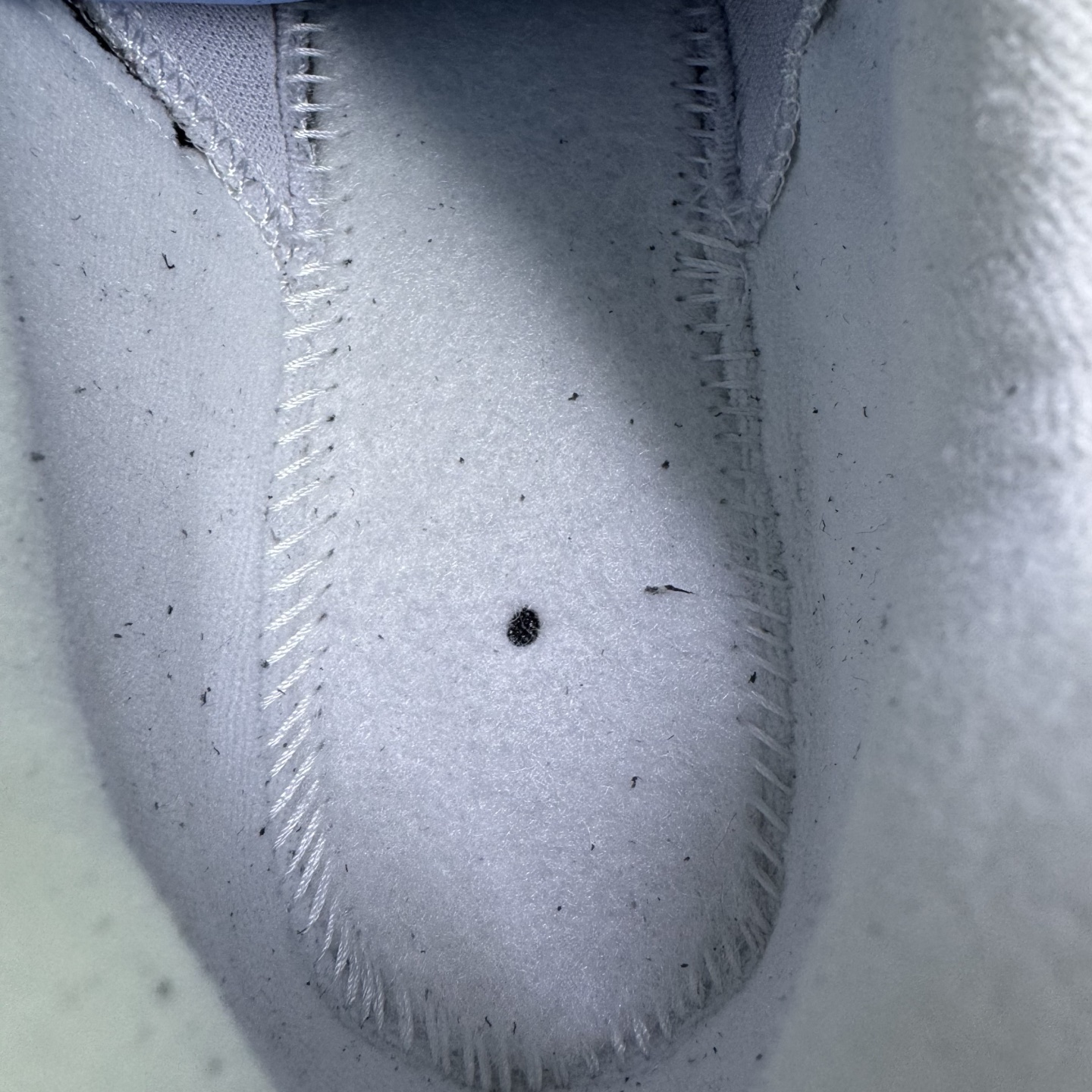 图片[18]-＃SF外贸特供 UNDEFEATED x NK Air Max 95 SP 上海限定 联名灰红 IB4523-003 亲自操刀耗时半年开发 重金购买全套印尼原厂纸板楦头开发 2025官方主推系列 致敬诞生30周年的传奇鞋型 Air Max 95 系列再度重磅复刻归来 以全新配色续写光辉历史 更以现代手法重塑经典 将复古风格与前沿科技完美融合 一比一鞋头弧度高度鞋身弧度 东莞原厂模具大底 一码一模 原厂高韧性Tpu 独家供应35.5 45.5 48.5 49.5 50.5 原厂特供同批次皮料与Zp零色差 原厂特供内外标均可过绿X扫描认证 独家原装Big Bubble气垫 气垫体积更大 提供更强的缓震性能和回弹性 进口玻璃冲刀皮料裁剪零毛边 电脑针车工艺 鞋面不留荧光细节 平台可冲 超高鞋面清洁度 最高QC检验标准 控制溢胶瑕疵 每一双都是工艺品 实拍调校N版已经零色差零失真 百分百还原实物色彩所见即所得 不存在货不对板色差等低级问题 选购参考实物拍摄 不混卖不参货 只用心做好货严格选品 承诺混一赔十 尺码：35.5 36 36.5 37.5 38 38.5 39 40 40.5 41 42 42.5 43 44 44.5 45 45.5 46 47.5 48.5 49.5 50.5-选品中心