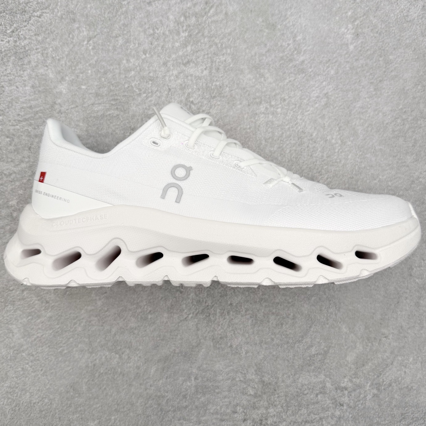 ＃福利特价 On昂跑 Cloudtilt 圆头系带减震耐磨低帮生活休闲鞋 此运动品牌 开创于2010年 缓震着陆、强效回弹、轻柔质感的设计构思始终是ON研制关键 与此同时基于“为全球提供革新性的跑步感受”信念 陆续推出了多款跑鞋及其以专业运动人体跑步工程学为设计关键的功能性跑步服饰设备 让跑者不费力气地畅快畅跑 尺码：36 36.5 37.5 38 38.5 39 40 40.5 41 42 42.5 43 44 44.5 45-选品中心