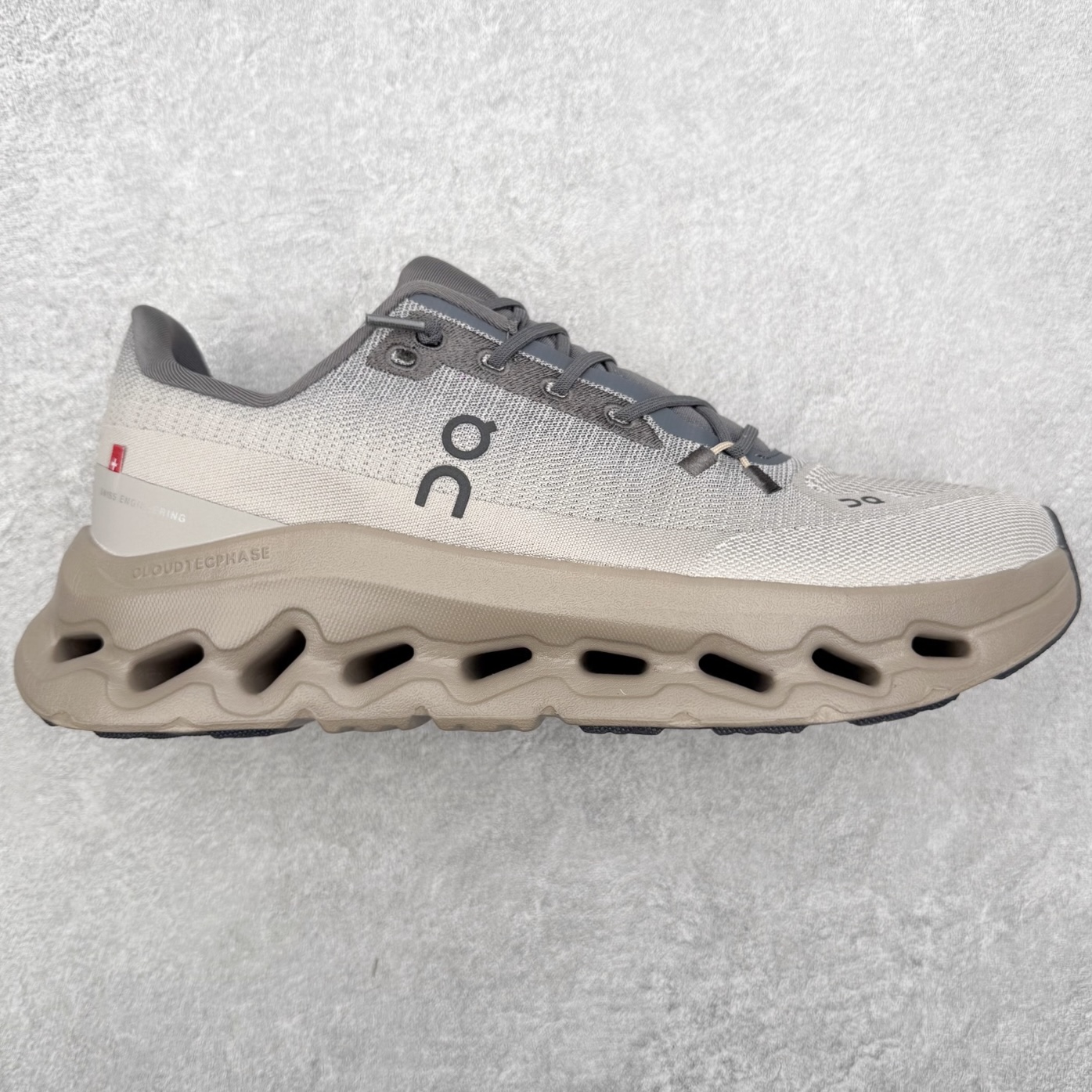 ＃福利特价 On昂跑 Cloudtilt 圆头系带减震耐磨低帮生活休闲鞋 此运动品牌 开创于2010年 缓震着陆、强效回弹、轻柔质感的设计构思始终是ON研制关键 与此同时基于“为全球提供革新性的跑步感受”信念 陆续推出了多款跑鞋及其以专业运动人体跑步工程学为设计关键的功能性跑步服饰设备 让跑者不费力气地畅快畅跑 尺码：36 36.5 37.5 38 38.5 39 40 40.5 41 42 42.5 43 44 44.5 45-选品中心