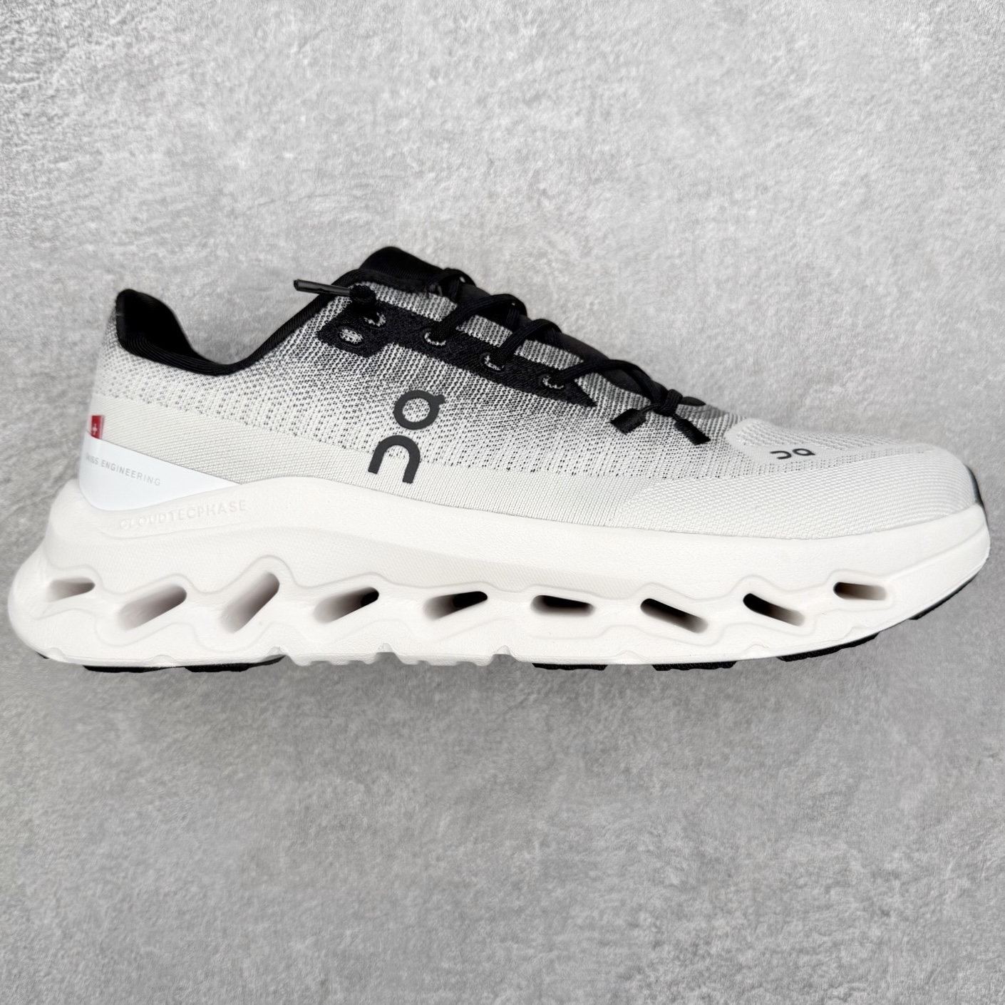 ＃福利特价 On昂跑 Cloudtilt 圆头系带减震耐磨低帮生活休闲鞋 此运动品牌 开创于2010年 缓震着陆、强效回弹、轻柔质感的设计构思始终是ON研制关键 与此同时基于“为全球提供革新性的跑步感受”信念 陆续推出了多款跑鞋及其以专业运动人体跑步工程学为设计关键的功能性跑步服饰设备 让跑者不费力气地畅快畅跑 尺码：36 36.5 37.5 38 38.5 39 40 40.5 41 42 42.5 43 44 44.5 45-选品中心