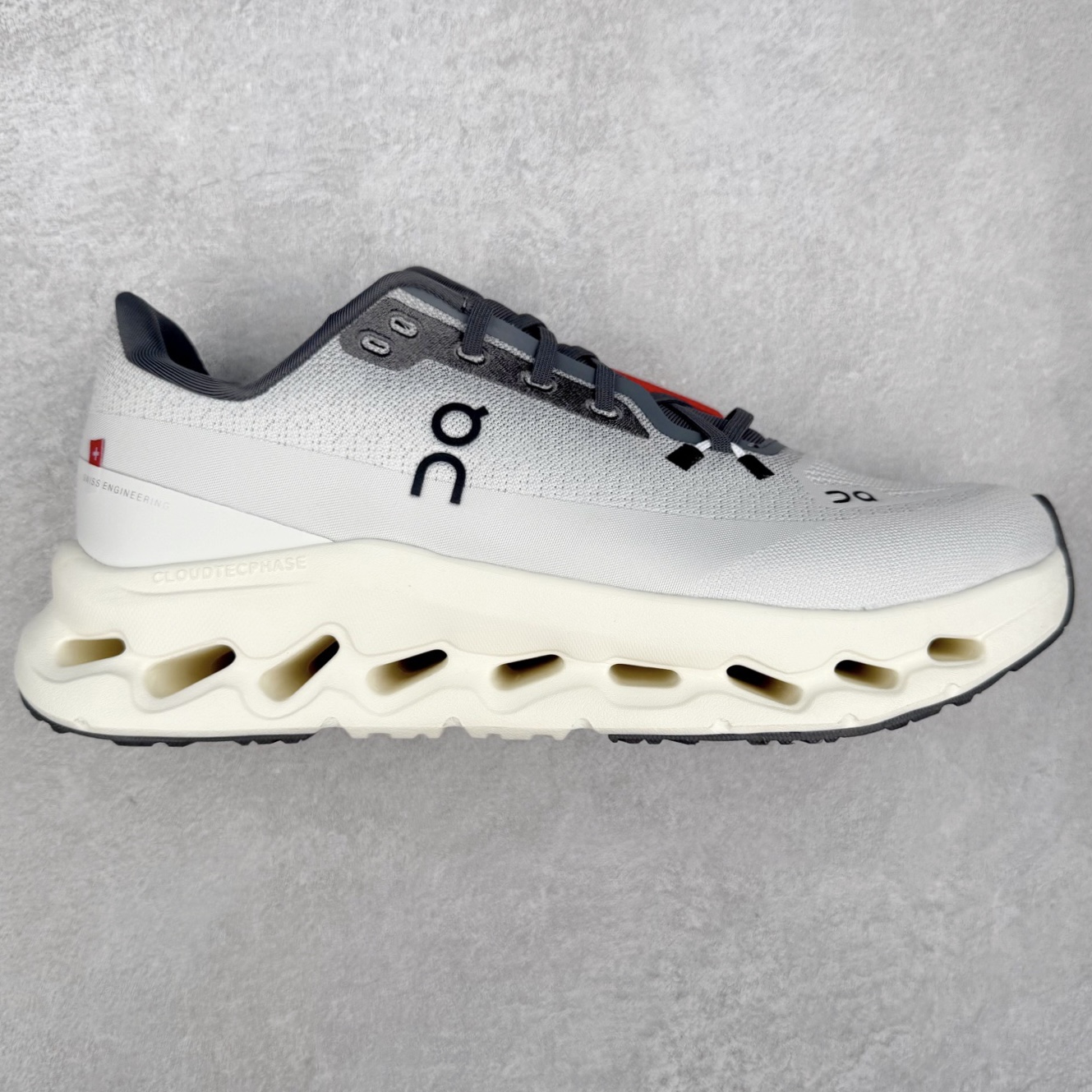 ＃福利特价 On昂跑 Cloudtilt 圆头系带减震耐磨低帮生活休闲鞋 此运动品牌 开创于2010年 缓震着陆、强效回弹、轻柔质感的设计构思始终是ON研制关键 与此同时基于“为全球提供革新性的跑步感受”信念 陆续推出了多款跑鞋及其以专业运动人体跑步工程学为设计关键的功能性跑步服饰设备 让跑者不费力气地畅快畅跑 尺码：36 36.5 37.5 38 38.5 39 40 40.5 41 42 42.5 43 44 44.5 45-选品中心