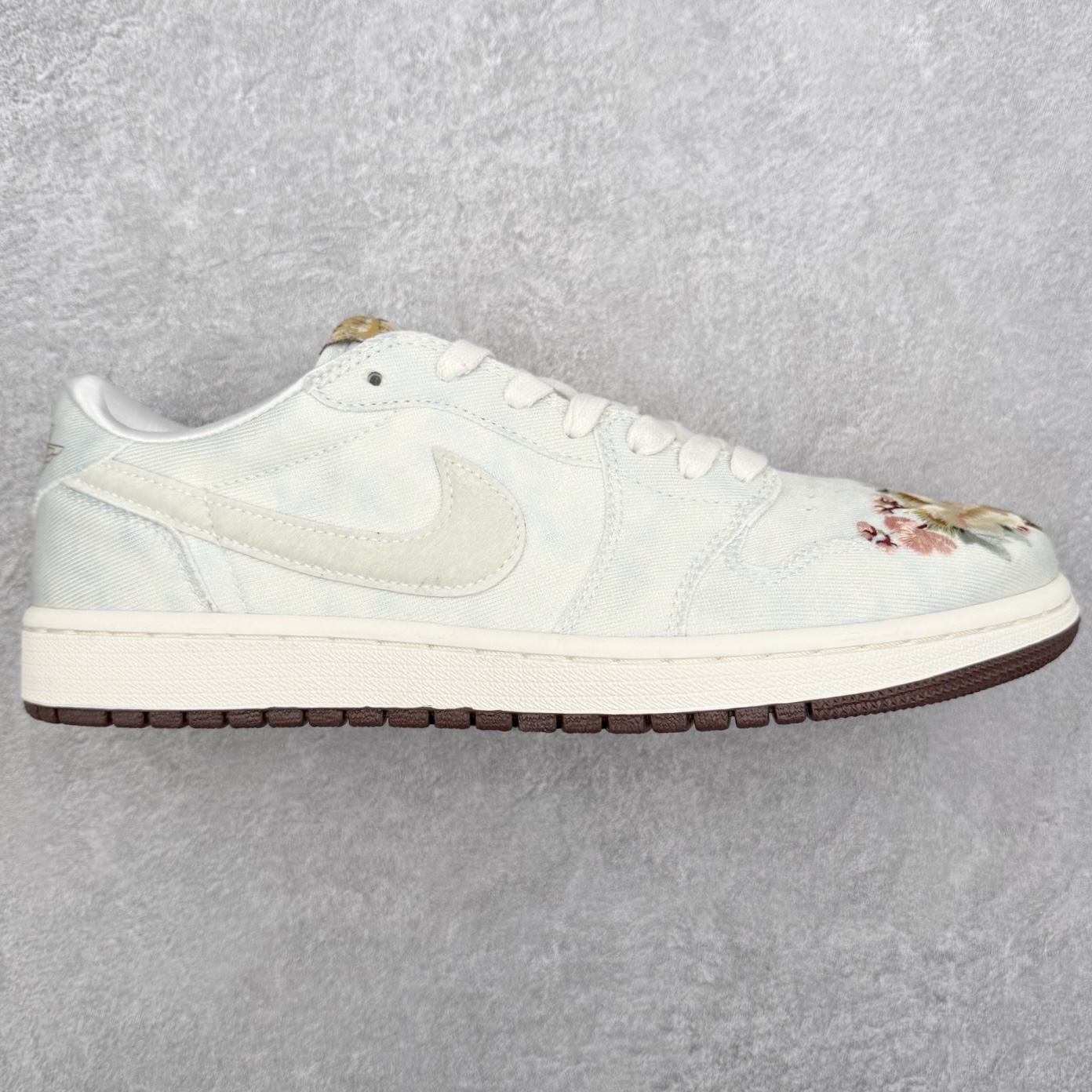 ＃K版 Air Jordan AJ1 Low 低帮 IQ1109-011 全新流水线出品 DT版本唯一平替选择 市场第二梯队最强版 全部原鞋开发 原楦原纸板开发 全鞋电脑针车 原厂内置全掌气垫 原盒内在原标 唯一Zp原版鞋带绑法 免检产品 全新2022版型 全头层皮料 完美零毛边处理 原厂配置全掌气垫 价格定位良心 几十个配色陆续出货 实拍调校N版已经零色差零失真 百分百还原实物色彩所见即所得 不存在货不对板色差等低级问题 选购参考实物拍摄 不混卖不参货 只用心做好货严格选品 承诺混一赔十 尺码：36 36.5 37.5 38 38.5 39 40 40.5 41 42 42.5 43 44 44.5 45-选品中心