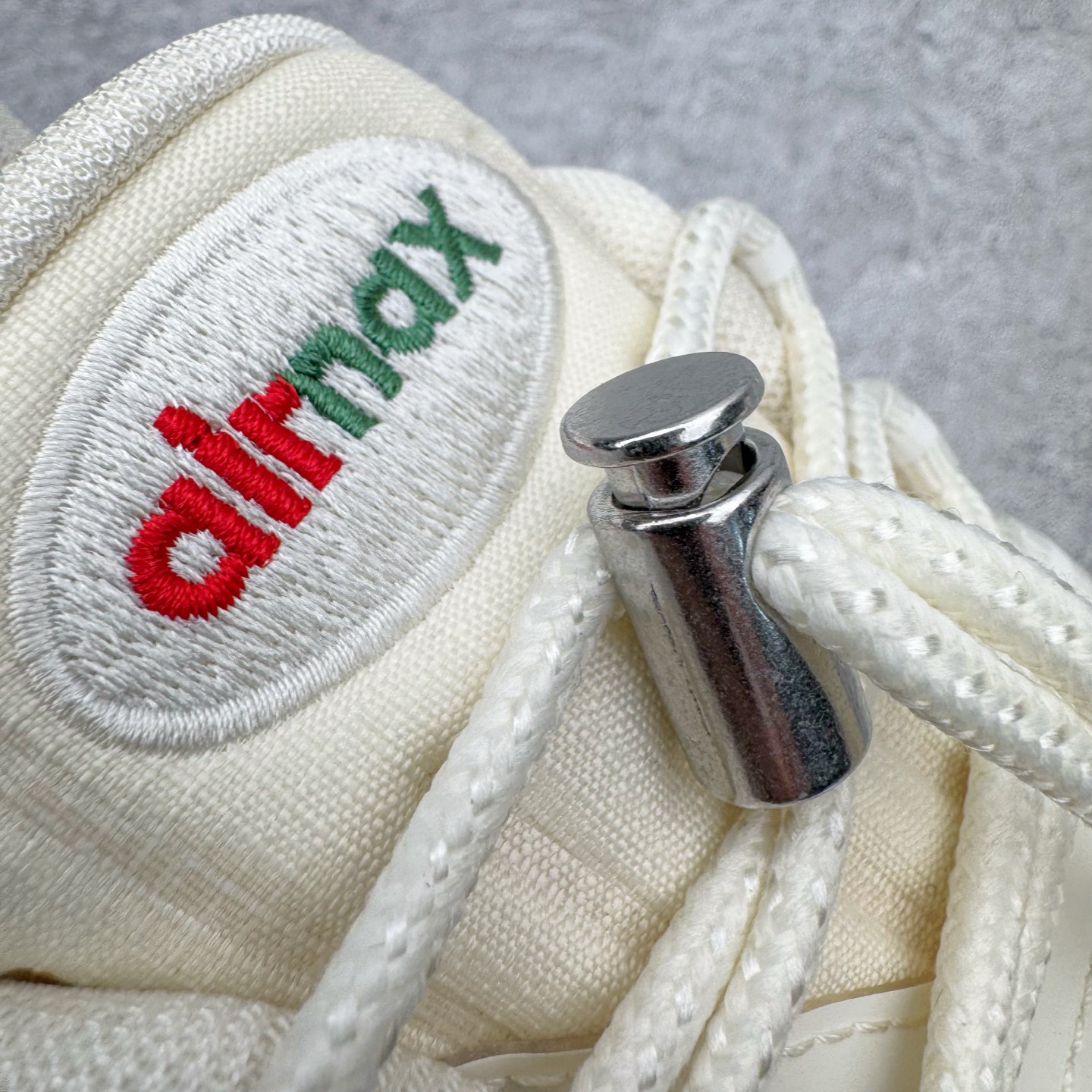 图片[15]-＃KZ神版 UNDEFEATED x NK Air Max 95 SP 联名米白红 IB4523-100 亲自操刀耗时半年开发 重金购买全套印尼原厂纸板楦头开发 2025官方主推系列 致敬诞生30周年的传奇鞋型 Air Max 95 系列再度重磅复刻归来 以全新配色续写光辉历史 更以现代手法重塑经典 将复古风格与前沿科技完美融合 一比一鞋头弧度高度鞋身弧度 东莞原厂模具大底 一码一模 原厂高韧性Tpu 独家供应45.5 48.5 原厂特供同批次皮料与Zp零色差 原厂特供内外标均可过绿X扫描认证 独家原装Big Bubble气垫 气垫体积更大 提供更强的缓震性能和回弹性 进口玻璃冲刀皮料裁剪零毛边 电脑针车工艺 鞋面不留荧光细节 平台可冲 超高鞋面清洁度 最高QC检验标准 控制溢胶瑕疵 每一双都是工艺品 实拍调校N版已经零色差零失真 百分百还原实物色彩所见即所得 不存在货不对板色差等低级问题 选购参考实物拍摄 不混卖不参货 只用心做好货严格选品 承诺混一赔十 尺码：35.5 36 36.5 37.5 38 38.5 39 40 40.5 41 42 42.5 43 44 44.5 45 45.5 46 47.5 48.5-选品中心