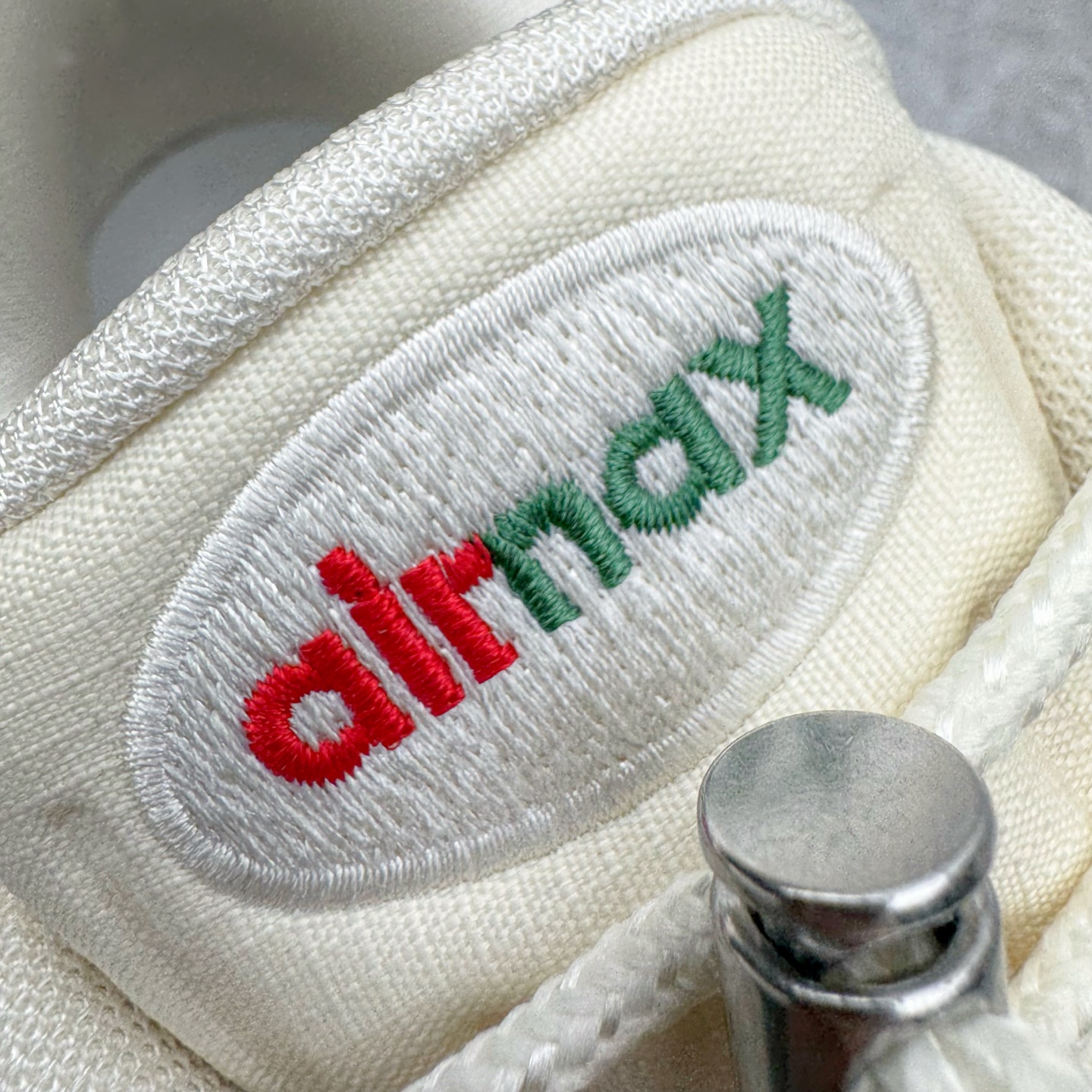 图片[14]-＃KZ神版 UNDEFEATED x NK Air Max 95 SP 联名米白红 IB4523-100 亲自操刀耗时半年开发 重金购买全套印尼原厂纸板楦头开发 2025官方主推系列 致敬诞生30周年的传奇鞋型 Air Max 95 系列再度重磅复刻归来 以全新配色续写光辉历史 更以现代手法重塑经典 将复古风格与前沿科技完美融合 一比一鞋头弧度高度鞋身弧度 东莞原厂模具大底 一码一模 原厂高韧性Tpu 独家供应45.5 48.5 原厂特供同批次皮料与Zp零色差 原厂特供内外标均可过绿X扫描认证 独家原装Big Bubble气垫 气垫体积更大 提供更强的缓震性能和回弹性 进口玻璃冲刀皮料裁剪零毛边 电脑针车工艺 鞋面不留荧光细节 平台可冲 超高鞋面清洁度 最高QC检验标准 控制溢胶瑕疵 每一双都是工艺品 实拍调校N版已经零色差零失真 百分百还原实物色彩所见即所得 不存在货不对板色差等低级问题 选购参考实物拍摄 不混卖不参货 只用心做好货严格选品 承诺混一赔十 尺码：35.5 36 36.5 37.5 38 38.5 39 40 40.5 41 42 42.5 43 44 44.5 45 45.5 46 47.5 48.5-选品中心