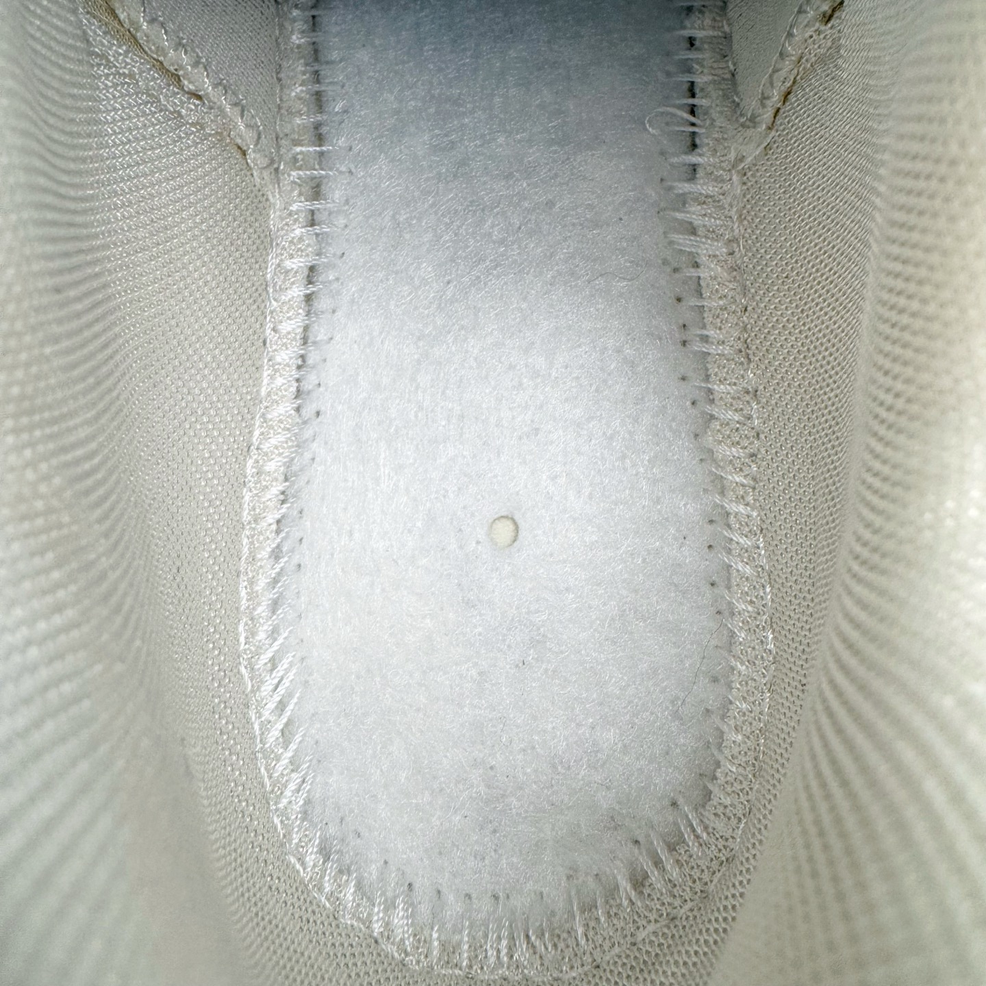 图片[10]-＃KZ神版 UNDEFEATED x NK Air Max 95 SP 联名米白红 IB4523-100 亲自操刀耗时半年开发 重金购买全套印尼原厂纸板楦头开发 2025官方主推系列 致敬诞生30周年的传奇鞋型 Air Max 95 系列再度重磅复刻归来 以全新配色续写光辉历史 更以现代手法重塑经典 将复古风格与前沿科技完美融合 一比一鞋头弧度高度鞋身弧度 东莞原厂模具大底 一码一模 原厂高韧性Tpu 独家供应45.5 48.5 原厂特供同批次皮料与Zp零色差 原厂特供内外标均可过绿X扫描认证 独家原装Big Bubble气垫 气垫体积更大 提供更强的缓震性能和回弹性 进口玻璃冲刀皮料裁剪零毛边 电脑针车工艺 鞋面不留荧光细节 平台可冲 超高鞋面清洁度 最高QC检验标准 控制溢胶瑕疵 每一双都是工艺品 实拍调校N版已经零色差零失真 百分百还原实物色彩所见即所得 不存在货不对板色差等低级问题 选购参考实物拍摄 不混卖不参货 只用心做好货严格选品 承诺混一赔十 尺码：35.5 36 36.5 37.5 38 38.5 39 40 40.5 41 42 42.5 43 44 44.5 45 45.5 46 47.5 48.5-选品中心