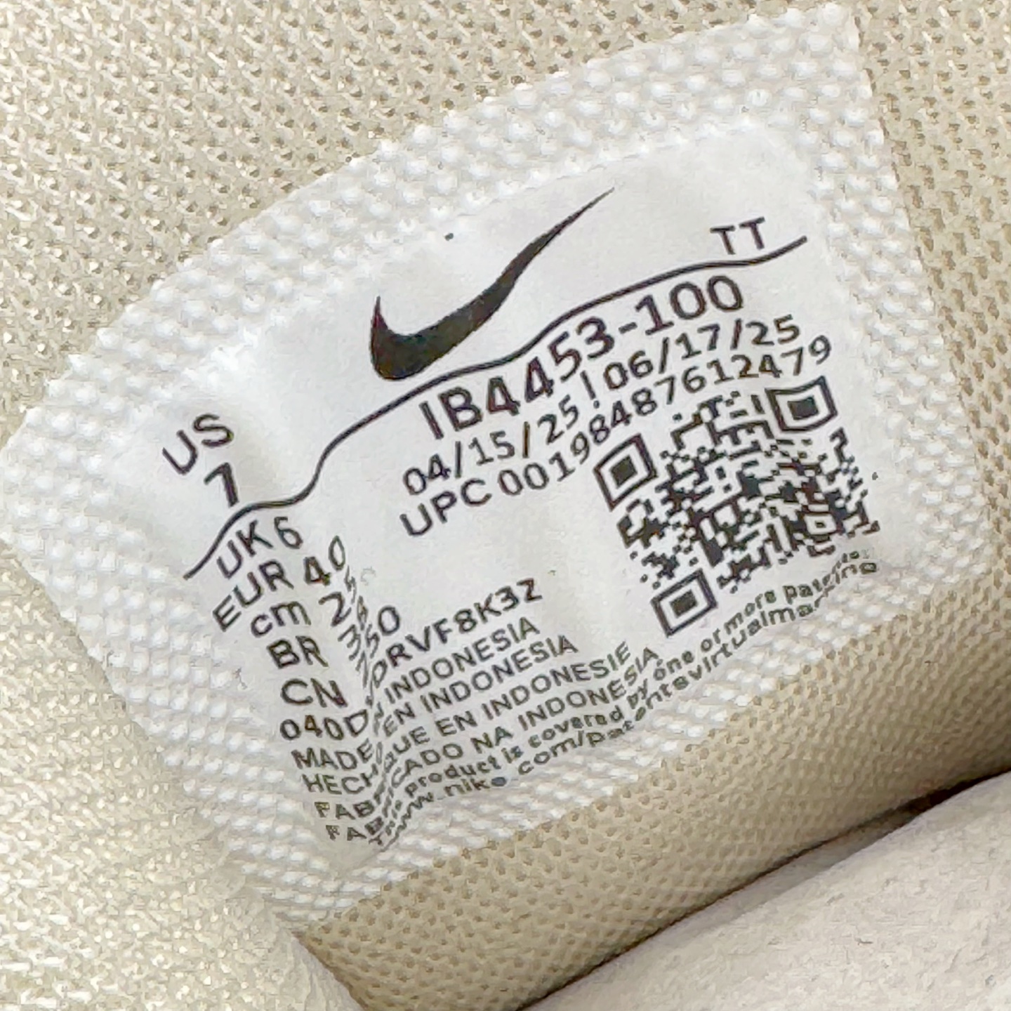 图片[13]-＃KZ神版 UNDEFEATED x NK Air Max 95 SP 联名米白红 IB4523-100 亲自操刀耗时半年开发 重金购买全套印尼原厂纸板楦头开发 2025官方主推系列 致敬诞生30周年的传奇鞋型 Air Max 95 系列再度重磅复刻归来 以全新配色续写光辉历史 更以现代手法重塑经典 将复古风格与前沿科技完美融合 一比一鞋头弧度高度鞋身弧度 东莞原厂模具大底 一码一模 原厂高韧性Tpu 独家供应45.5 48.5 原厂特供同批次皮料与Zp零色差 原厂特供内外标均可过绿X扫描认证 独家原装Big Bubble气垫 气垫体积更大 提供更强的缓震性能和回弹性 进口玻璃冲刀皮料裁剪零毛边 电脑针车工艺 鞋面不留荧光细节 平台可冲 超高鞋面清洁度 最高QC检验标准 控制溢胶瑕疵 每一双都是工艺品 实拍调校N版已经零色差零失真 百分百还原实物色彩所见即所得 不存在货不对板色差等低级问题 选购参考实物拍摄 不混卖不参货 只用心做好货严格选品 承诺混一赔十 尺码：35.5 36 36.5 37.5 38 38.5 39 40 40.5 41 42 42.5 43 44 44.5 45 45.5 46 47.5 48.5-选品中心