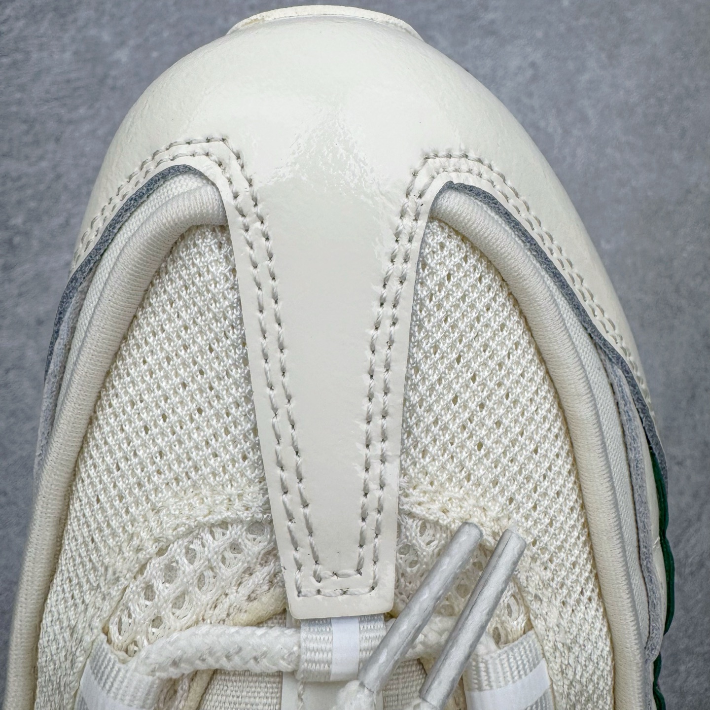 图片[16]-＃KZ神版 UNDEFEATED x NK Air Max 95 SP 联名米白红 IB4523-100 亲自操刀耗时半年开发 重金购买全套印尼原厂纸板楦头开发 2025官方主推系列 致敬诞生30周年的传奇鞋型 Air Max 95 系列再度重磅复刻归来 以全新配色续写光辉历史 更以现代手法重塑经典 将复古风格与前沿科技完美融合 一比一鞋头弧度高度鞋身弧度 东莞原厂模具大底 一码一模 原厂高韧性Tpu 独家供应45.5 48.5 原厂特供同批次皮料与Zp零色差 原厂特供内外标均可过绿X扫描认证 独家原装Big Bubble气垫 气垫体积更大 提供更强的缓震性能和回弹性 进口玻璃冲刀皮料裁剪零毛边 电脑针车工艺 鞋面不留荧光细节 平台可冲 超高鞋面清洁度 最高QC检验标准 控制溢胶瑕疵 每一双都是工艺品 实拍调校N版已经零色差零失真 百分百还原实物色彩所见即所得 不存在货不对板色差等低级问题 选购参考实物拍摄 不混卖不参货 只用心做好货严格选品 承诺混一赔十 尺码：35.5 36 36.5 37.5 38 38.5 39 40 40.5 41 42 42.5 43 44 44.5 45 45.5 46 47.5 48.5-选品中心