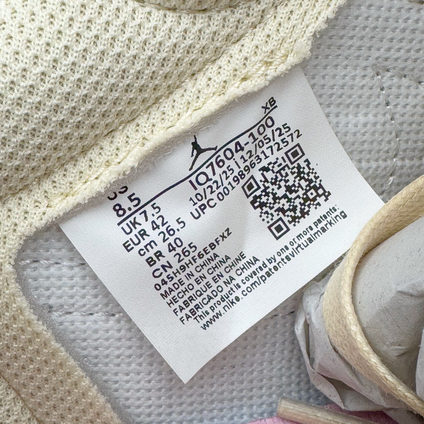 图片[21]-＃PK纯原 Travis Scott x Air Jordan AJ1 Low OG SP TS联名倒钩低帮 米黄粉 IQ7604-100 圈内最强倒钩系列 高端零售特供批次 产品品控稳定性领先行业 各方面均可对飙L版 良心定价不杀猪 SZ原厂全套原楦原纸板冲刀磨具开发 原厂皮料加持 原厂港宝加持定型后跟R度完美 同源原厂电绣 鬼脸飞翼针数密度立体效果一致 百分百一致原鞋 原厂拉帮工艺 针距密度一致 后跟弧度收口自然不对折 极致一眼正品既视感 进口玻璃冲刀皮料裁剪零毛边 全鞋电脑针车工艺 品控清洁度最高QC检验标准 免检产品 原厂订购鞋盒、鞋标、防尘纸、鞋撑、鞋带 追求极致的原厂味道 尺码：36 36.5 37.5 38 38.5 39 40 40.5 41 42 42.5 43 44 44.5 45 46 47.5-选品中心