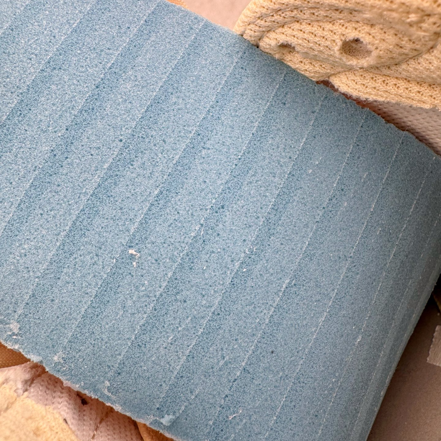 图片[23]-＃PK纯原 Travis Scott x Air Jordan AJ1 Low OG SP TS联名倒钩低帮 米黄粉 IQ7604-100 圈内最强倒钩系列 高端零售特供批次 产品品控稳定性领先行业 各方面均可对飙L版 良心定价不杀猪 SZ原厂全套原楦原纸板冲刀磨具开发 原厂皮料加持 原厂港宝加持定型后跟R度完美 同源原厂电绣 鬼脸飞翼针数密度立体效果一致 百分百一致原鞋 原厂拉帮工艺 针距密度一致 后跟弧度收口自然不对折 极致一眼正品既视感 进口玻璃冲刀皮料裁剪零毛边 全鞋电脑针车工艺 品控清洁度最高QC检验标准 免检产品 原厂订购鞋盒、鞋标、防尘纸、鞋撑、鞋带 追求极致的原厂味道 尺码：36 36.5 37.5 38 38.5 39 40 40.5 41 42 42.5 43 44 44.5 45 46 47.5-选品中心