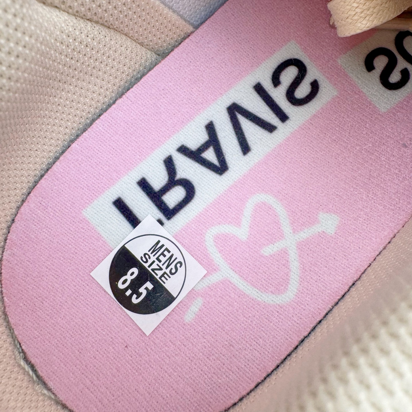 图片[20]-＃PK纯原 Travis Scott x Air Jordan AJ1 Low OG SP TS联名倒钩低帮 米黄粉 IQ7604-100 圈内最强倒钩系列 高端零售特供批次 产品品控稳定性领先行业 各方面均可对飙L版 良心定价不杀猪 SZ原厂全套原楦原纸板冲刀磨具开发 原厂皮料加持 原厂港宝加持定型后跟R度完美 同源原厂电绣 鬼脸飞翼针数密度立体效果一致 百分百一致原鞋 原厂拉帮工艺 针距密度一致 后跟弧度收口自然不对折 极致一眼正品既视感 进口玻璃冲刀皮料裁剪零毛边 全鞋电脑针车工艺 品控清洁度最高QC检验标准 免检产品 原厂订购鞋盒、鞋标、防尘纸、鞋撑、鞋带 追求极致的原厂味道 尺码：36 36.5 37.5 38 38.5 39 40 40.5 41 42 42.5 43 44 44.5 45 46 47.5-选品中心