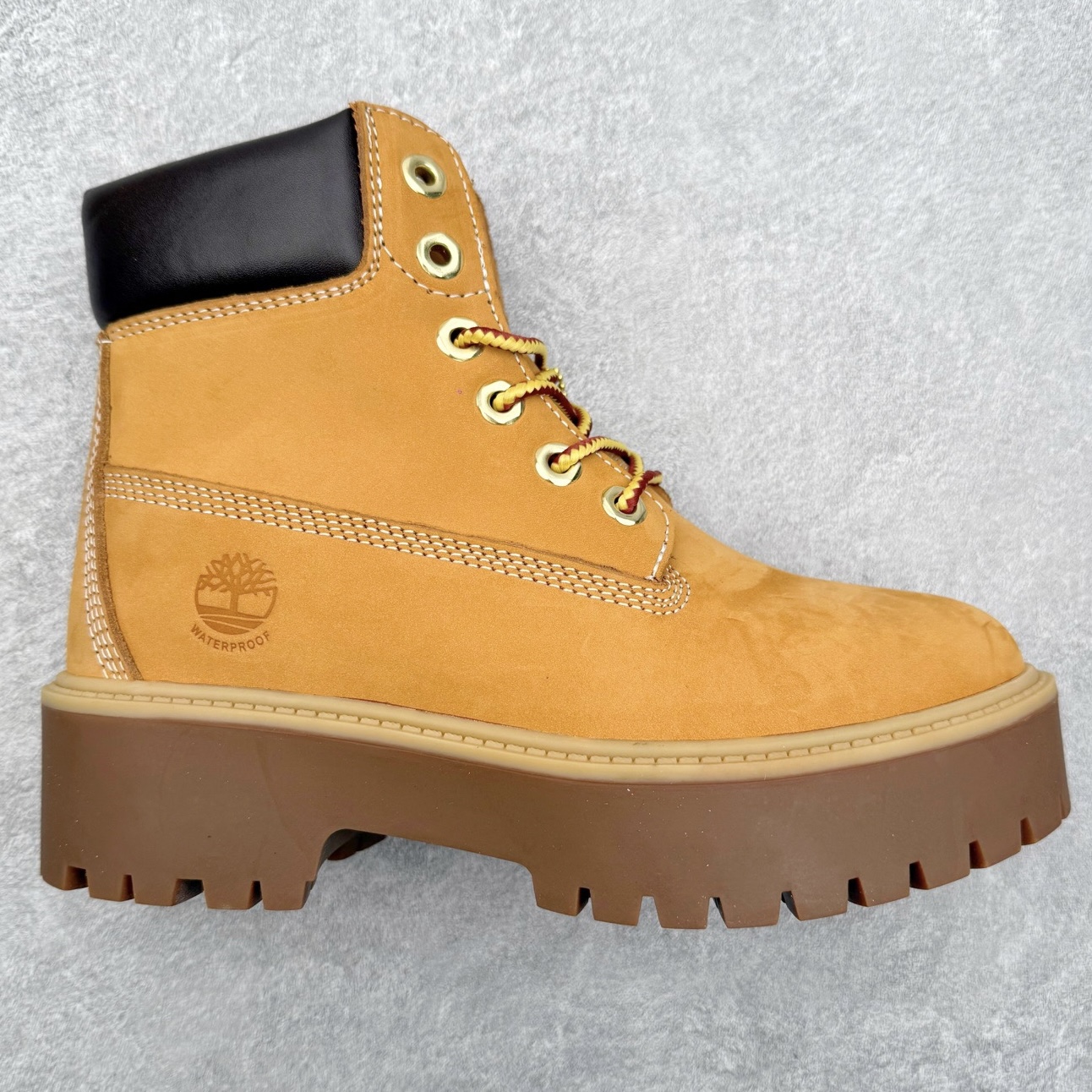 添柏岚Timberland Scarponcini Stone Street 6 Inch Boots 登山街头系列经典中帮厚底户外工装风休闲马丁靴“小麦黄黑”TB1A5RJD #采用耐磨反绒麂皮组合磨砂牛剖革鞋面材质 #轻量橡胶大底❗️ 尺码：35 36 37 38 39（偏大一码！）-选品中心