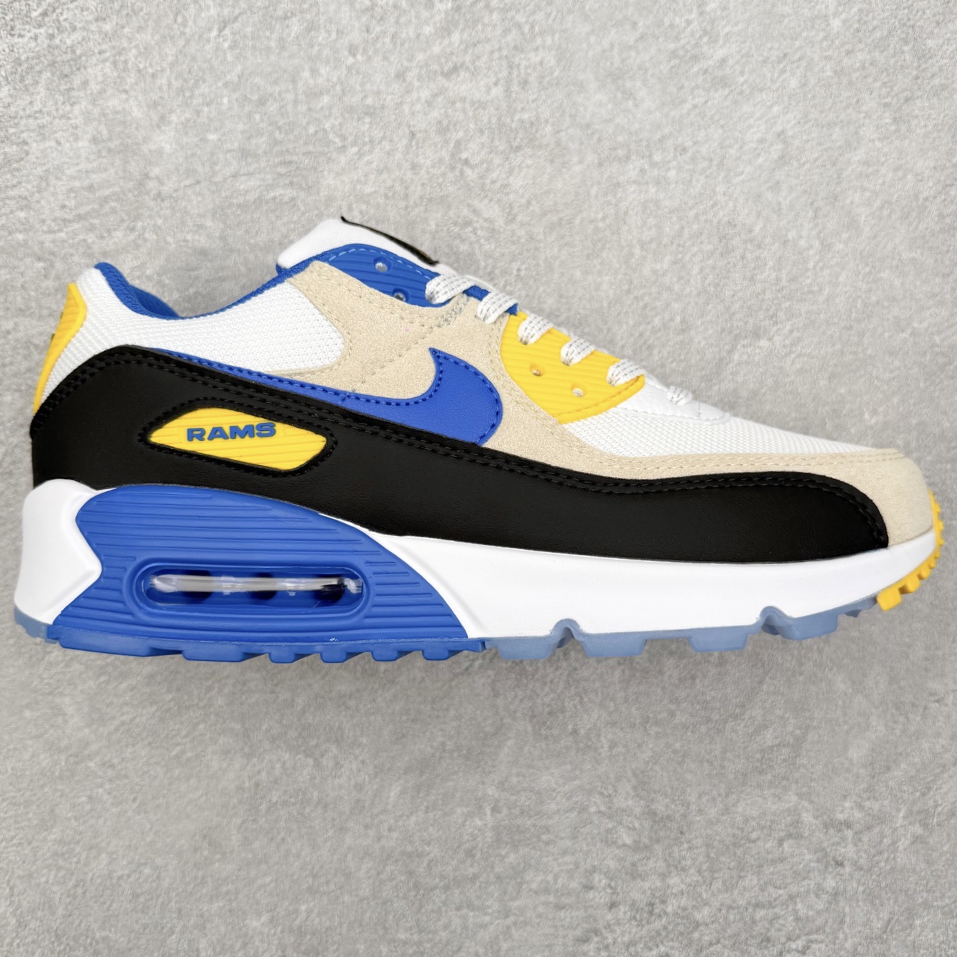 ＃MX版 NK Air MAX 90 气垫复古减震跑步鞋 II7587-100 经典重温 独家陆续补货 外单专供大厂出品 品质稳定 一百余色 终端操作 Air Max 90于1990年推出 来自Air Max系列 在Air Max 1的基础上改进而得 增加了气垫面积 外型上也更为流线 最特別的就是加入了菱纹塑胶嵌板 为Air Max 90增添了许多潮流气息 皮革鞋面 造就出色耐穿性和支撑力 Max Air缓震配置搭配泡棉中底 令Air Max 90轻盈而舒适 华夫格橡胶外底 铸就Air Max 90非凡的抓地力 而Air Max 90不仅是一双跑鞋 它成功跨越了时间的演进 成为了球鞋文化与潮流圈中最熟为人知的鞋款之一 尺码：36 36.5 37.5 38 38.5 39 40 40.5 41 42 42.5 43 44 44.5 45-选品中心