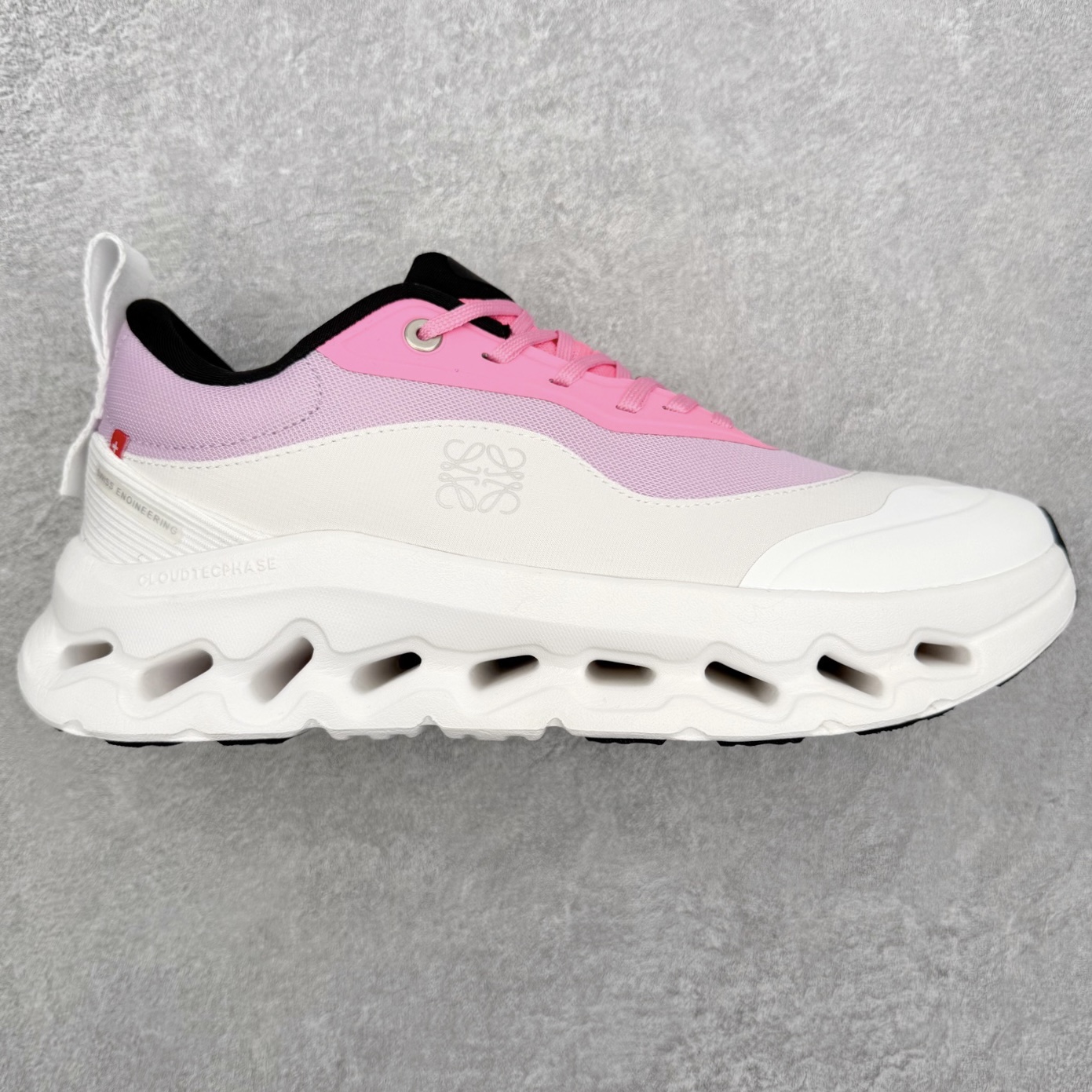 图片[5]-＃福利特价 LOEWE x On Cloudtilt 2.0 昂跑罗意威联名 圆头系带生活休闲鞋 此运动品牌 开创于2010年 缓震着陆、强效回弹、轻柔质感的设计构思始终是ON研制关键 与此同时基于“为全球提供革新性的跑步感受”信念 陆续推出了多款跑鞋及其以专业运动人体跑步工程学为设计关键的功能性跑步服饰设备 让跑者不费力气地畅快畅跑 尺码：36 36.5 37.5 38 38.5 39 40 40.5 41 42 42.5 43 44 44.5 45-选品中心