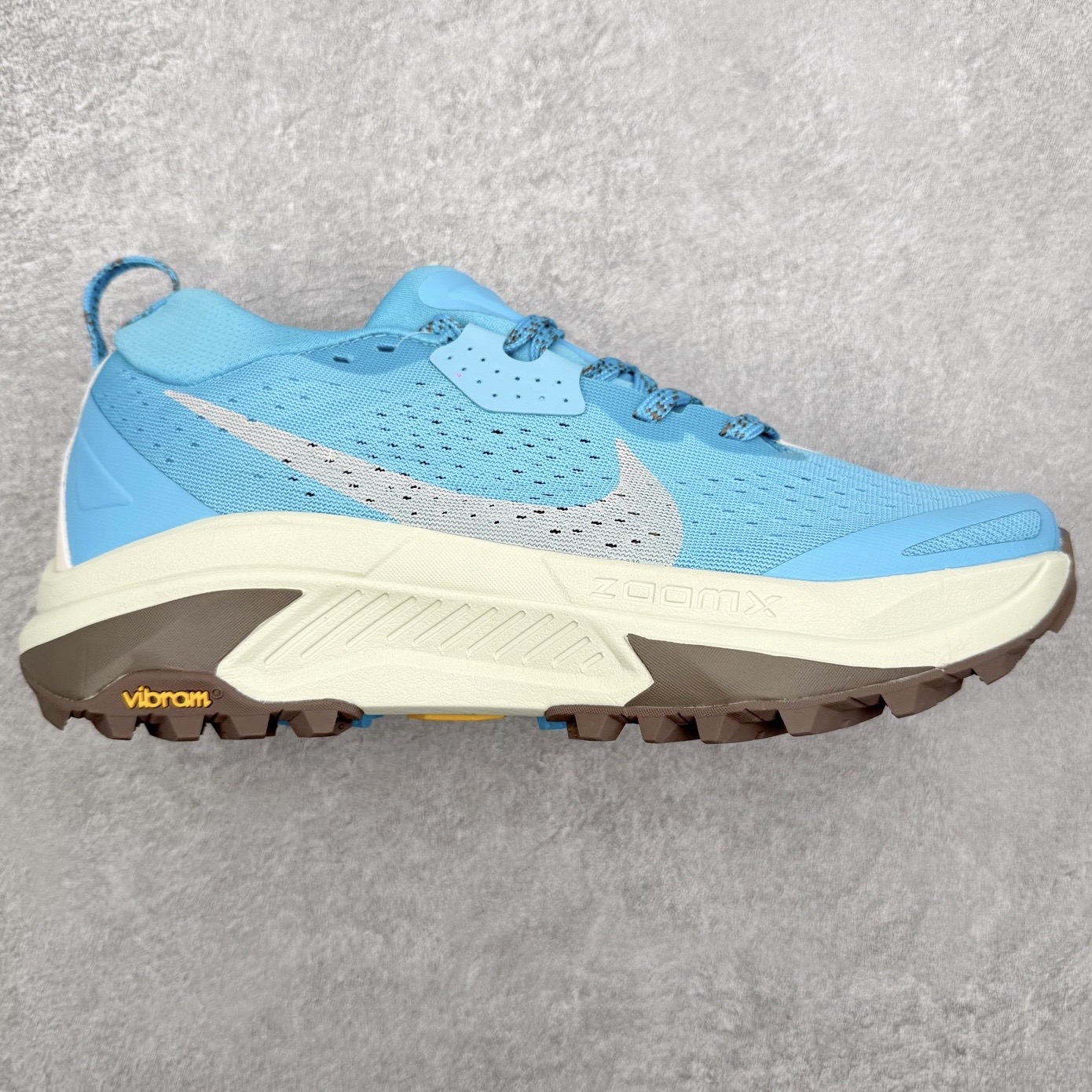 NK ACG ZEGAMA TRAIL 6 网面透气跑步鞋 兼顾迅疾外观和稳固脚感 后跟覆面和中足动态支撑巧妙融合 缔造稳定顺畅的迈步体验 采用密度更高的材料而且去除了前一代中操作的支撑 撑条设计 尺码：39 40 40.5 41 42 42.5 43 44 45-选品中心