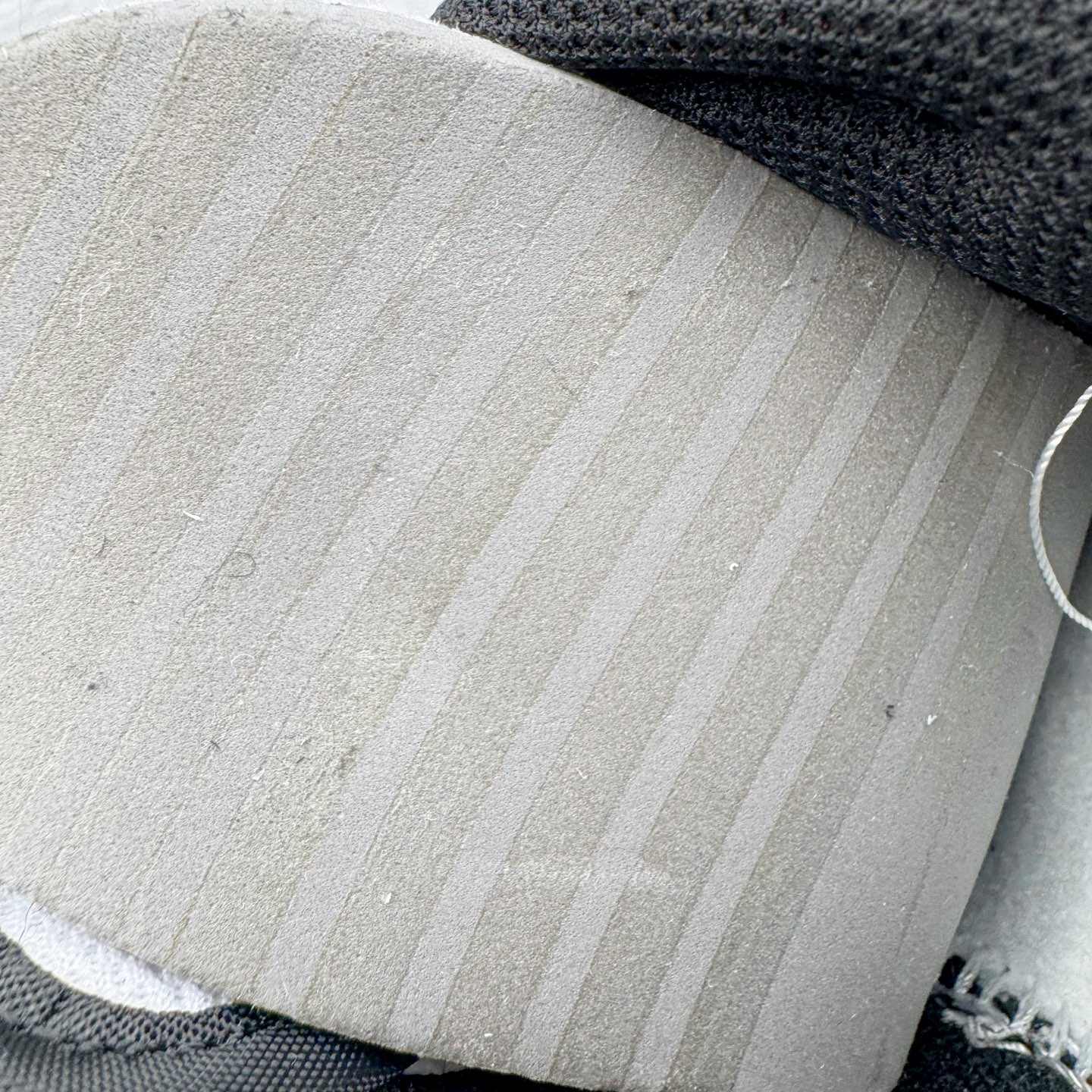 图片[10]-＃YC纯原 NK Dunk Low 墨染霓裳 BP1120-059 当水墨邂逅锦缎，鞋面黑白交织，如墨色在素净织物上自然晕染，不张扬却深藏雅致；侧翼一抹粉色调Swoosh，恰似霓裳衣袂间掠过的霞光，温柔点亮整体，让经典设计焕发灵动生机。后跟精致签名铭刻专属态度：低调中见层次，柔美中带力量，踏出的是个性，亦是当代少女的自信光芒。定制系列天花板 无原鞋不开发 全系列得物原鞋一比一校对开发 配色持续更新中 终端对接 优势输出 全套原厂楦头原纸板数据档案倾力打造 原汁原味莞产 极致还原 圈内最强针车工艺 高端零售指定版 广东原厂配套原盒原标 鞋盒分三个尺码段 原厂冲刀 超高清洁度 全鞋零毛边皮料切割 采用原厂百宏鞋带以及原厂百宏织唛舌标 内标可供原厂几率过验 进口原装条纹中底布 四线拉帮白色点胶 原厂拉帮手法遵循公司 原厂电绣 极致还原 尺码：36 36.5 37.5 38 38.5 39 40 40.5 41 42 42.5 43 44 44.5 45 46-选品中心