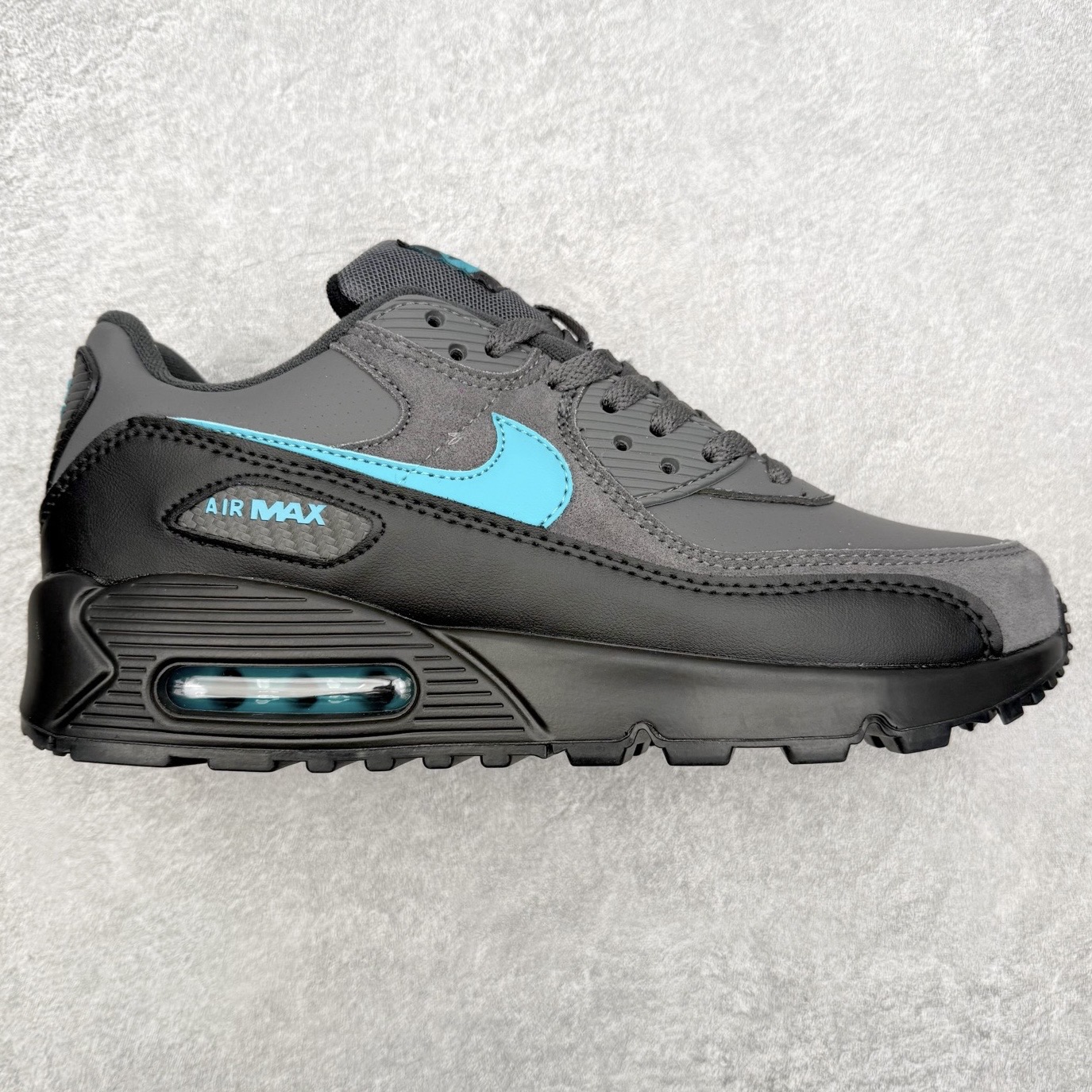 ＃MX版 NK Air MAX 90 气垫复古减震跑步鞋 IF0670-002 经典重温 独家陆续补货 外单专供大厂出品 品质稳定 一百余色 终端操作 Air Max 90于1990年推出 来自Air Max系列 在Air Max 1的基础上改进而得 增加了气垫面积 外型上也更为流线 最特別的就是加入了菱纹塑胶嵌板 为Air Max 90增添了许多潮流气息 皮革鞋面 造就出色耐穿性和支撑力 Max Air缓震配置搭配泡棉中底 令Air Max 90轻盈而舒适 华夫格橡胶外底 铸就Air Max 90非凡的抓地力 而Air Max 90不仅是一双跑鞋 它成功跨越了时间的演进 成为了球鞋文化与潮流圈中最熟为人知的鞋款之一 尺码：36 36.5 37.5 38 38.5 39 40 40.5 41 42 42.5 43 44 44.5 45-选品中心