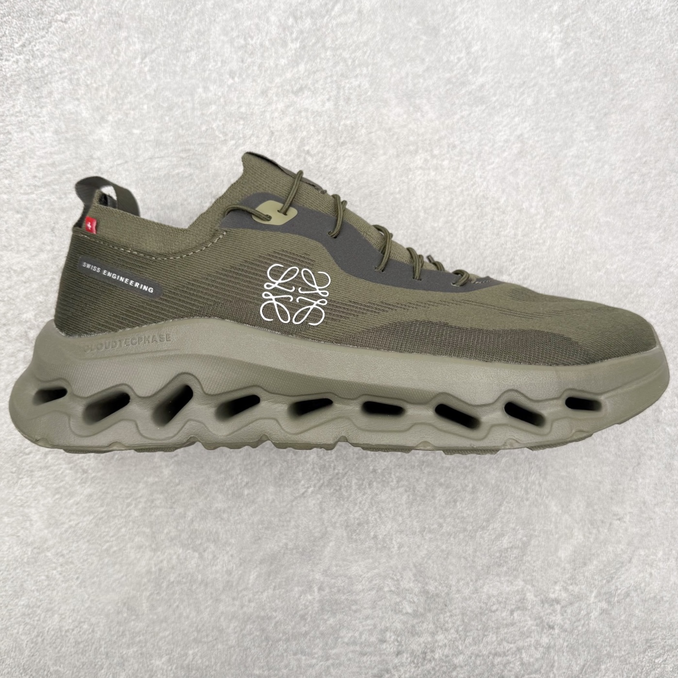 图片[2]-＃福利特价 LOEWE x On Cloudtilt 2.0 昂跑罗意威联名 圆头系带生活休闲鞋 此运动品牌 开创于2010年 缓震着陆、强效回弹、轻柔质感的设计构思始终是ON研制关键 与此同时基于“为全球提供革新性的跑步感受”信念 陆续推出了多款跑鞋及其以专业运动人体跑步工程学为设计关键的功能性跑步服饰设备 让跑者不费力气地畅快畅跑 尺码：36 36.5 37.5 38 38.5 39 40 40.5 41 42 42.5 43 44 44.5 45-选品中心