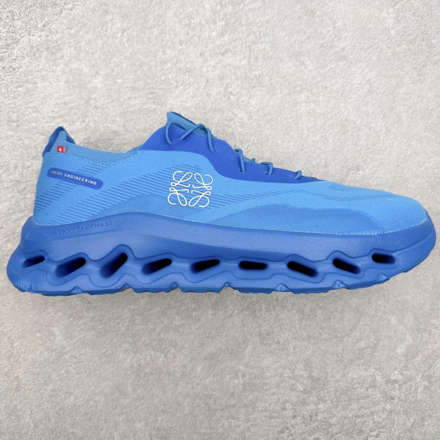 图片[6]-＃福利特价 LOEWE x On Cloudtilt 2.0 昂跑罗意威联名 圆头系带生活休闲鞋 此运动品牌 开创于2010年 缓震着陆、强效回弹、轻柔质感的设计构思始终是ON研制关键 与此同时基于“为全球提供革新性的跑步感受”信念 陆续推出了多款跑鞋及其以专业运动人体跑步工程学为设计关键的功能性跑步服饰设备 让跑者不费力气地畅快畅跑 尺码：36 36.5 37.5 38 38.5 39 40 40.5 41 42 42.5 43 44 44.5 45-选品中心