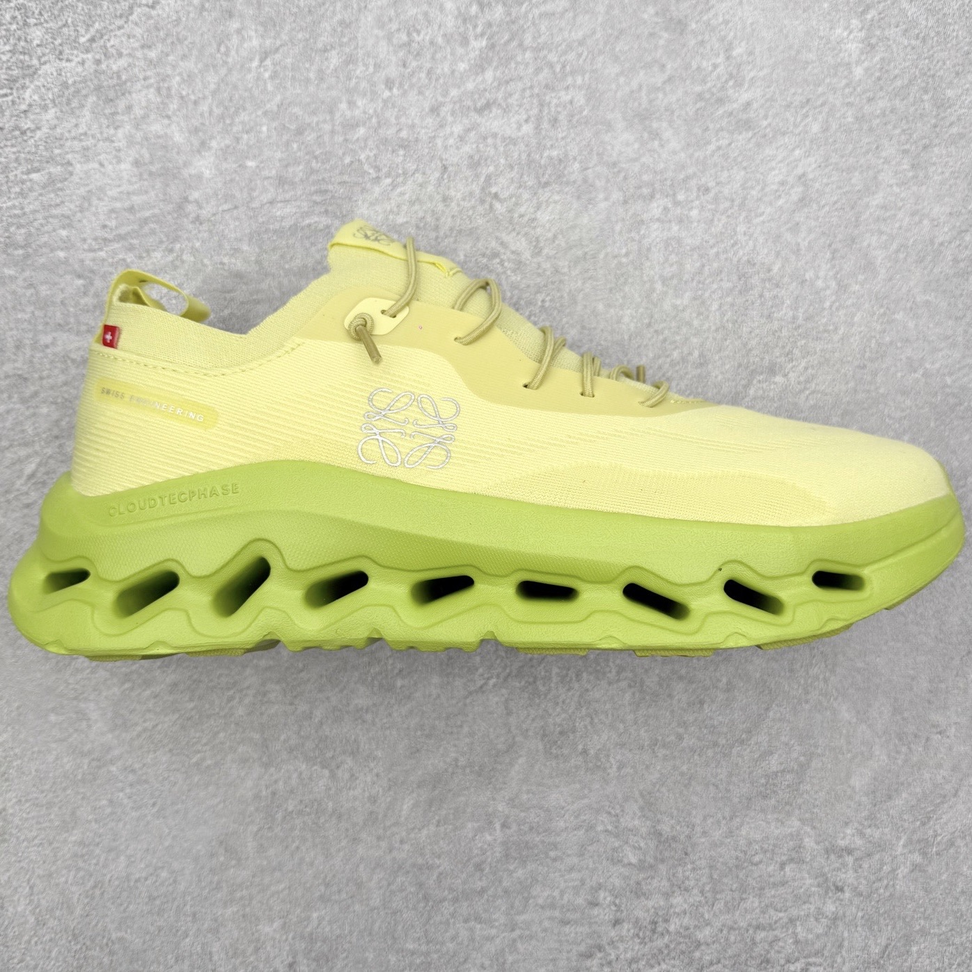 图片[7]-＃福利特价 LOEWE x On Cloudtilt 2.0 昂跑罗意威联名 圆头系带生活休闲鞋 此运动品牌 开创于2010年 缓震着陆、强效回弹、轻柔质感的设计构思始终是ON研制关键 与此同时基于“为全球提供革新性的跑步感受”信念 陆续推出了多款跑鞋及其以专业运动人体跑步工程学为设计关键的功能性跑步服饰设备 让跑者不费力气地畅快畅跑 尺码：36 36.5 37.5 38 38.5 39 40 40.5 41 42 42.5 43 44 44.5 45-选品中心