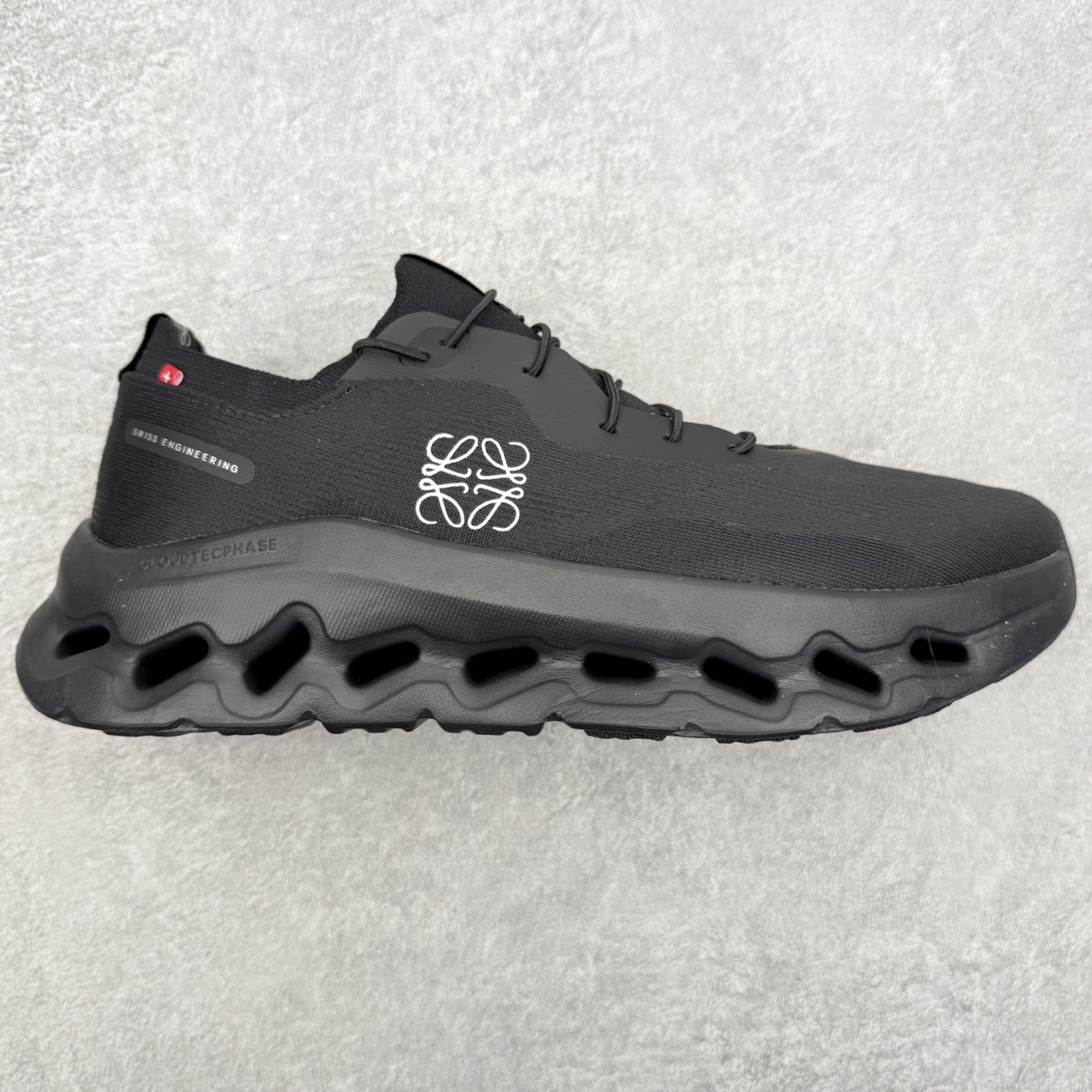 图片[11]-＃福利特价 LOEWE x On Cloudtilt 2.0 昂跑罗意威联名 圆头系带生活休闲鞋 此运动品牌 开创于2010年 缓震着陆、强效回弹、轻柔质感的设计构思始终是ON研制关键 与此同时基于“为全球提供革新性的跑步感受”信念 陆续推出了多款跑鞋及其以专业运动人体跑步工程学为设计关键的功能性跑步服饰设备 让跑者不费力气地畅快畅跑 尺码：36 36.5 37.5 38 38.5 39 40 40.5 41 42 42.5 43 44 44.5 45-选品中心