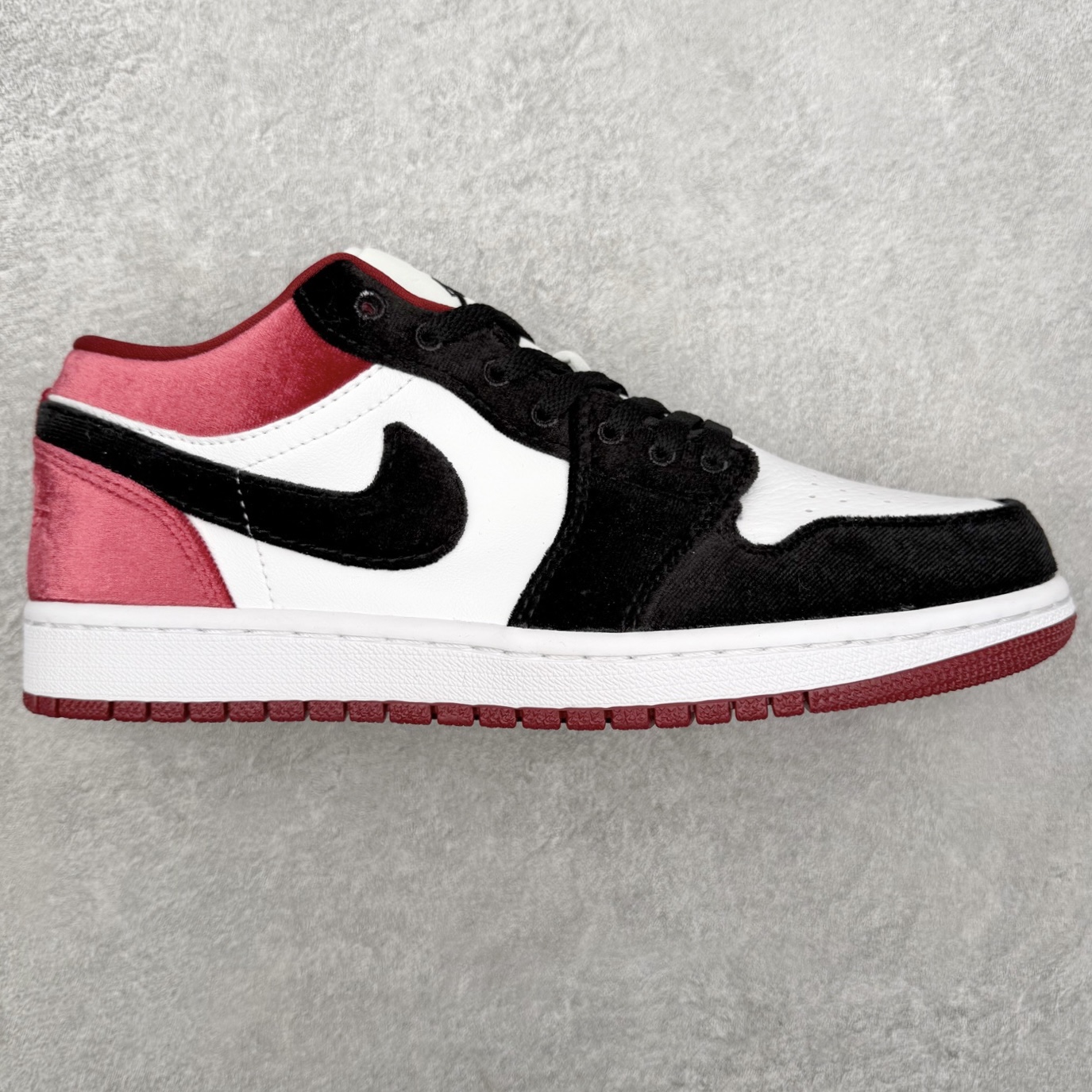 ＃K版 Air Jordan AJ1 Low 低帮 FZ3242-001 全新流水线出品 DT版本唯一平替选择 市场第二梯队最强版 全部原鞋开发 原楦原纸板开发 全鞋电脑针车 原厂内置全掌气垫 原盒内在原标 唯一Zp原版鞋带绑法 免检产品 全新2022版型 全头层皮料 完美零毛边处理 原厂配置全掌气垫 价格定位良心 几十个配色陆续出货 实拍调校N版已经零色差零失真 百分百还原实物色彩所见即所得 不存在货不对板色差等低级问题 选购参考实物拍摄 不混卖不参货 只用心做好货严格选品 承诺混一赔十 尺码：36 36.5 37.5 38 38.5 39 40 40.5 41 42 42.5 43 44 44.5 45-选品中心