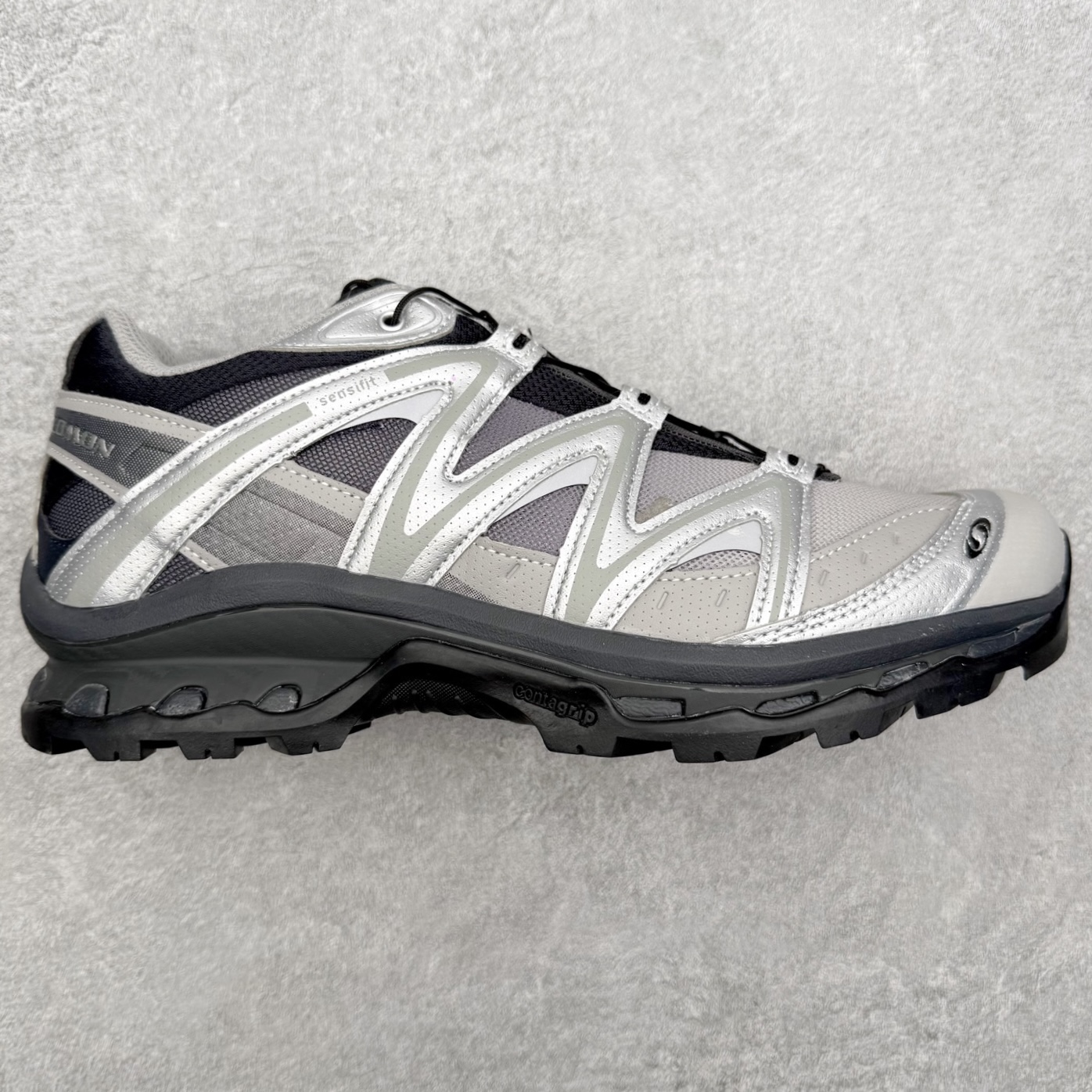 ＃绿X/GX Salomon XT-QUEST ADV 萨洛蒙潮流越野机能户外功能鞋 纯原外贸平台特供订单 耗时半年巨作 全套原纸板楦头开发 原厂特供网布配套加持 确保原汁原味 完美呈现版型 原档数据独家私模五层组合大底 男女鞋同步官方开发至46.5 原装Ortholite轻量化鞋垫 中底布带钢印编号 原厂TPU锁扣 进口港宝加持 后跟自然饱满 还原公司包裹性 基于 SALOMON 初代 XT 鞋身造型并搭载 4D ADVANCED CHASSIS™ 大底打造而成 为这款 XT-QUEST 带来了多项足部控制与保护等功能性 如在运动过程中控制左右晃动的过程而提高稳定性、改善长途越野过程中足中到足尖的过渡、提高感知岩石的精确度以抵抗尖锐物体对脚底的伤害以及采用动态缓冲来增强穿着舒适感 从而减轻疲劳感 使 XT-QUEST 成为一双舒适且安全的户外之履 尺码：36 36.5 37.5 38 38.5 39 40 40.5 41 42 42.5 43 44 44.5 45 46 46.5-选品中心