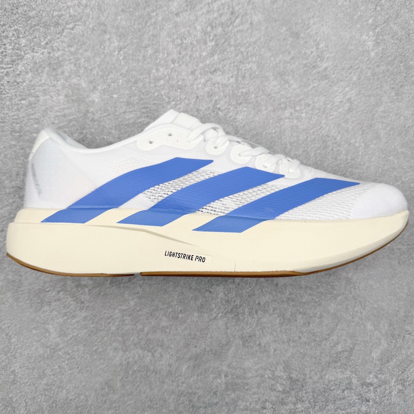 ＃福利特价 AD Adizero EVO SL 马拉松竞速专业跑鞋 CELERMESH针织网面非常轻薄 纤维间的缝隙很大 可以保证跑步时的透气、排汗效果 鞋舌直接与两侧的内衬和鞋底连接在一起 在跑步过程中不会被鞋舌的左右移动所困扰 在标准鞋带孔的基础上再拓宽一组鞋带孔 适合不同脚型的需求 突破性 EnergyRods 技术，有助于跑者实现更好的成绩 中底独特的LIGHTSTRIKE PRO泡棉材质 微弹感觉在跑步过程中给予了良好的支撑体验 对于顶级精英和高水平进阶跑者来说 ADIOS PRO是一双值得信赖的竞速比赛用鞋 尺码：36 36.5 37.5 38 38.5 39 40 40.5 41 42 42.5 43 44 44.5 45-选品中心