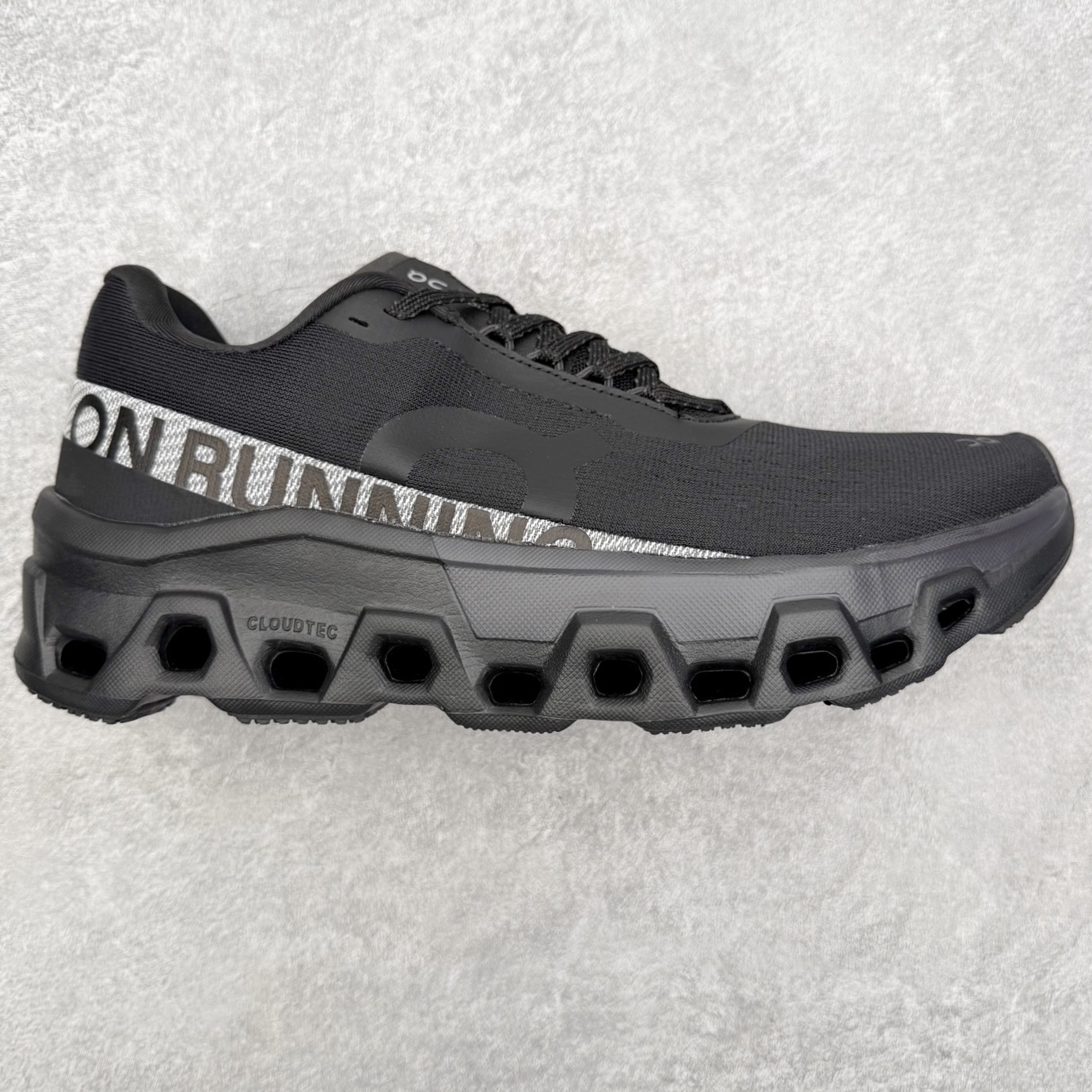 ＃福利特价 On昂跑 Cloudtilt 圆头系带减震耐磨低帮生活休闲鞋 此运动品牌 开创于2010年 缓震着陆、强效回弹、轻柔质感的设计构思始终是ON研制关键 与此同时基于“为全球提供革新性的跑步感受”信念 陆续推出了多款跑鞋及其以专业运动人体跑步工程学为设计关键的功能性跑步服饰设备 让跑者不费力气地畅快畅跑 尺码：36 36.5 37.5 38 38.5 39 40 40.5 41 42 42.5 43 44 44.5 45-选品中心