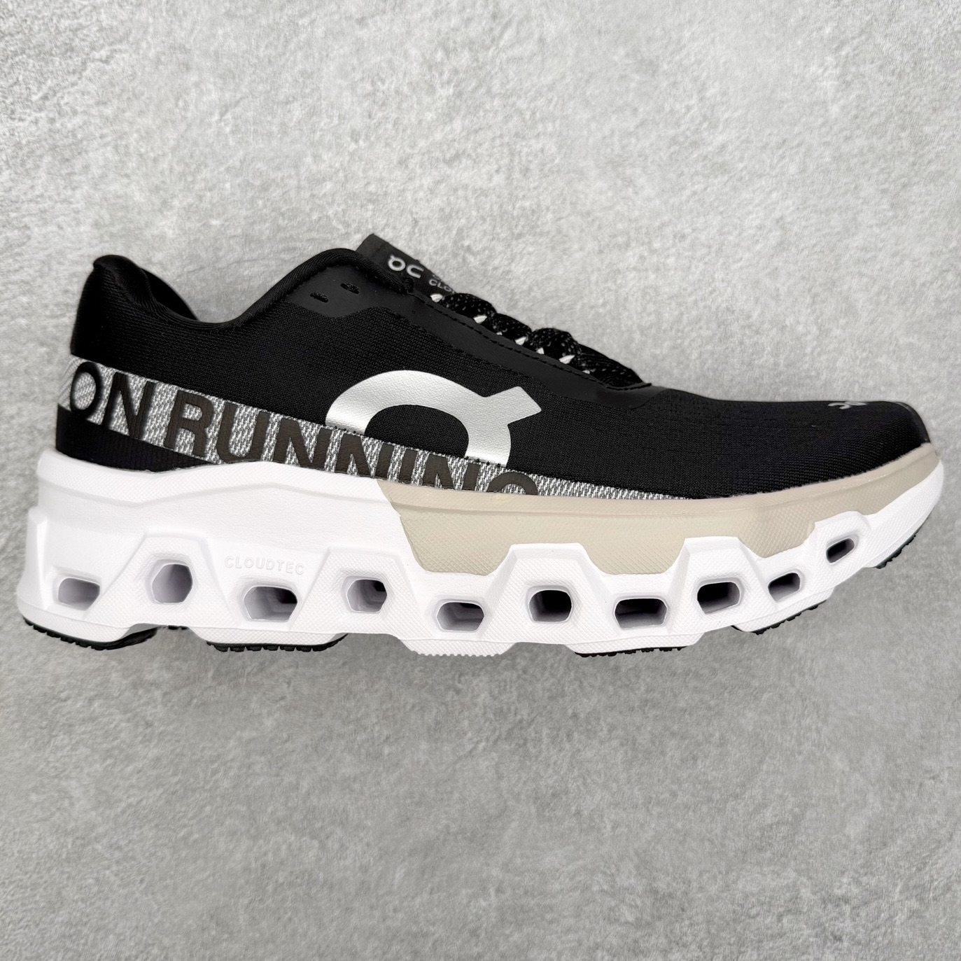 ＃福利特价 On昂跑 Cloudtilt 圆头系带减震耐磨低帮生活休闲鞋 此运动品牌 开创于2010年 缓震着陆、强效回弹、轻柔质感的设计构思始终是ON研制关键 与此同时基于“为全球提供革新性的跑步感受”信念 陆续推出了多款跑鞋及其以专业运动人体跑步工程学为设计关键的功能性跑步服饰设备 让跑者不费力气地畅快畅跑 尺码：36 36.5 37.5 38 38.5 39 40 40.5 41 42 42.5 43 44 44.5 45-选品中心