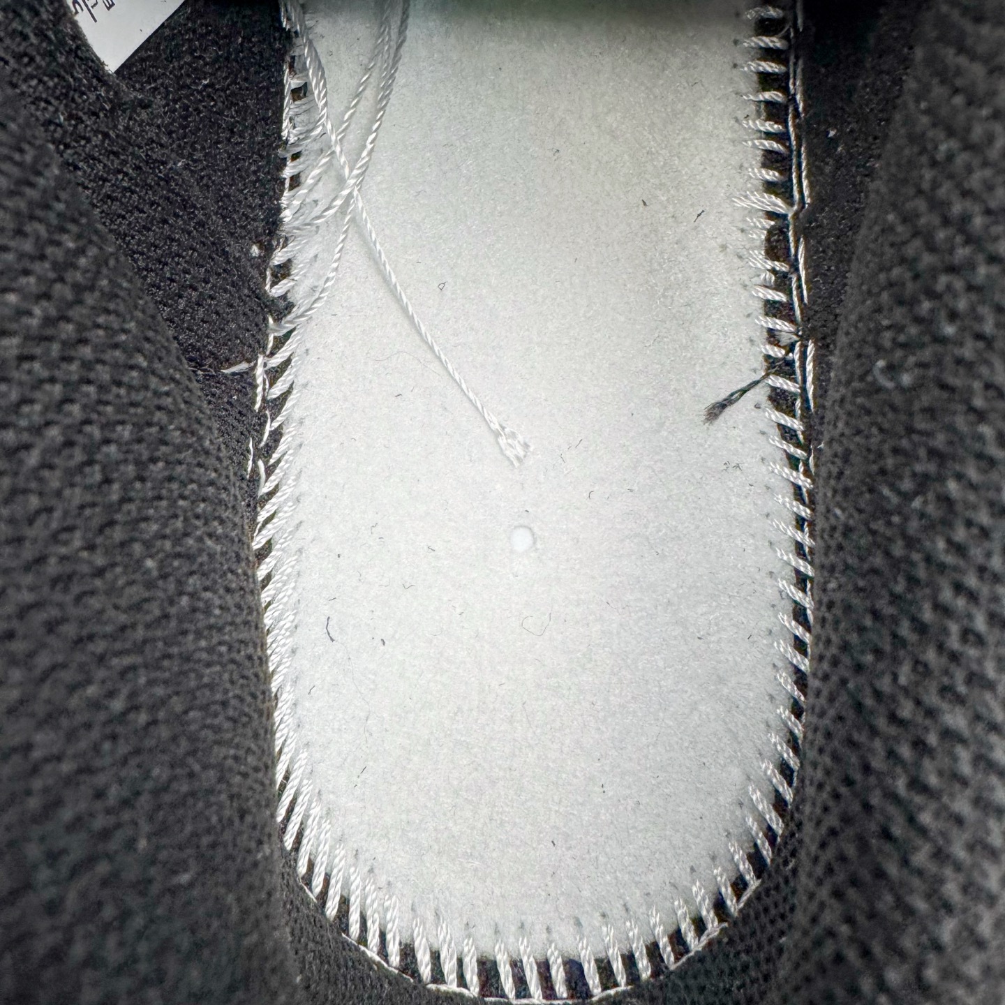 图片[10]-＃YC纯原 NK Dunk Low 墨少女设定 DD1503-101 黑白为底，是永不退场的经典画布；一抹粉如初樱绽于Swoosh与鞋带，瞬间点亮步履间的灵动。鞋侧爪印轻掠，缀以“Nia”签名——那是独属你的印记，温柔里藏一点倔强。愿你脚踏这份恰到好处的浪漫，在常规世界里，走出属于自己的少女叙事。定制系列天花板 无原鞋不开发 全系列得物原鞋一比一校对开发 配色持续更新中 终端对接 优势输出 全套原厂楦头原纸板数据档案倾力打造 原汁原味莞产 极致还原 圈内最强针车工艺 高端零售指定版 广东原厂配套原盒原标 鞋盒分三个尺码段 原厂冲刀 超高清洁度 全鞋零毛边皮料切割 采用原厂百宏鞋带以及原厂百宏织唛舌标 内标可供原厂几率过验 进口原装条纹中底布 四线拉帮白色点胶 原厂拉帮手法遵循公司 原厂电绣 极致还原 尺码：36 36.5 37.5 38 38.5 39 40 40.5 41 42 42.5 43 44 44.5 45 46-选品中心