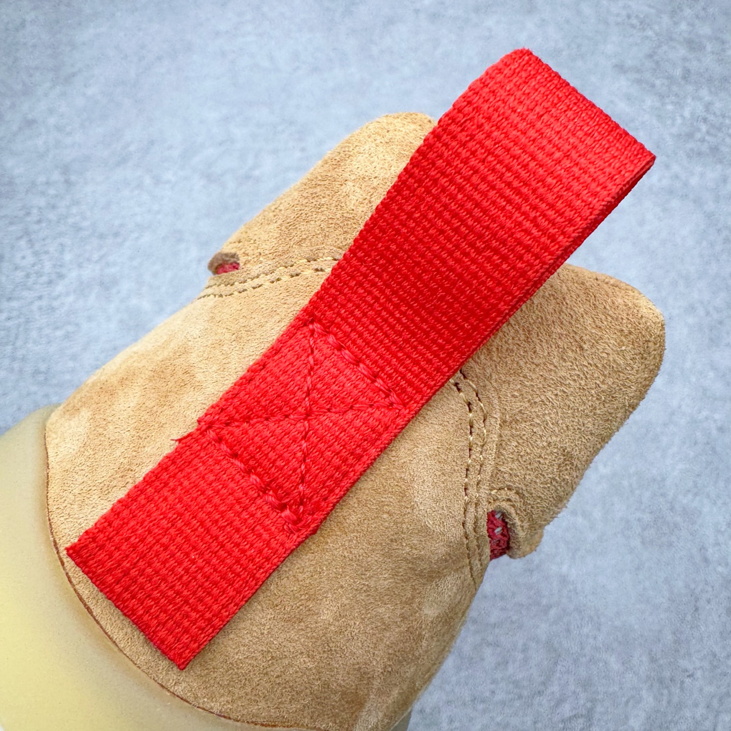 图片[18]-＃GX纯原 Tom Sachs x NK Craft Mars Yard Shoe 3.0舒适百搭防滑耐磨低帮生活休闲鞋 宇航员联名 米棕色 IF2885-100 鞋身设计各位都已经很熟悉了，整体依然采用网眼打造，搭配棕色麂皮拼接打造，侧面赋予红色Swoosh点缀。辨识度拉满！此外经典的鞋舌/后跟红色警示提环元素也得以保留，与Swoosh完美呼应。鞋身相比于2.0本次对鞋身功能性进行了不少升级，包含前后TPU支撑、中底碳纤维板等等。鞋舌内侧标签部分带有Tom Sachs签名以及3.0等字样，表面鞋款特殊身份。鞋垫部分也带有特殊的细节图案，依然是熟悉的手绘风格。实拍调校N版已经零色差零失真 百分百还原实物色彩所见即所得 不存在货不对板色差等低级问题 选购参考实物拍摄 不混卖不参货 只用心做好货严格选品 承诺混一赔十 尺码：40 40.5 41 42 42.5 43 44 44.5 45 46 47.5-选品中心