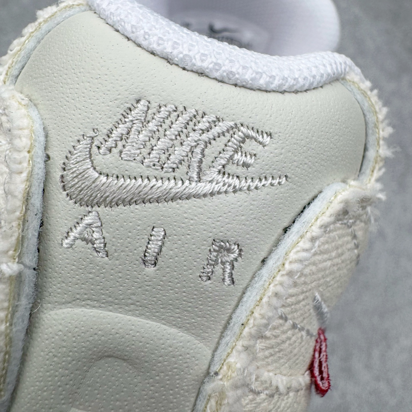 图片[17]-＃KZ神版 Levi\’s x NK Air Max 95 “White and Ecru”舒适耐磨 低帮跑步鞋 男女同款 李维斯联名米色 HM4743-100 亲自操刀耗时半年开发 重金购买全套印尼原厂纸板楦头开发 2025官方主推系列 致敬诞生30周年的传奇鞋型 Air Max 95 系列再度重磅复刻归来 以全新配色续写光辉历史 更以现代手法重塑经典 将复古风格与前沿科技完美融合 一比一鞋头弧度高度鞋身弧度 东莞原厂模具大底 一码一模 原厂高韧性Tpu 独家供应45.5 48.5 原厂特供同批次皮料与Zp零色差 原厂特供内外标均可过绿X扫描认证 独家原装Big Bubble气垫 气垫体积更大 提供更强的缓震性能和回弹性 进口玻璃冲刀皮料裁剪零毛边 电脑针车工艺 鞋面不留荧光细节 平台可冲 超高鞋面清洁度 最高QC检验标准 控制溢胶瑕疵 每一双都是工艺品 实拍调校N版已经零色差零失真 百分百还原实物色彩所见即所得 不存在货不对板色差等低级问题 选购参考实物拍摄 不混卖不参货 只用心做好货严格选品 承诺混一赔十 尺码：35.5 36 36.5 37.5 38 38.5 39 40 40.5 41 42 42.5 43 44 44.5 45 45.5 46 47.5 48.5-选品中心