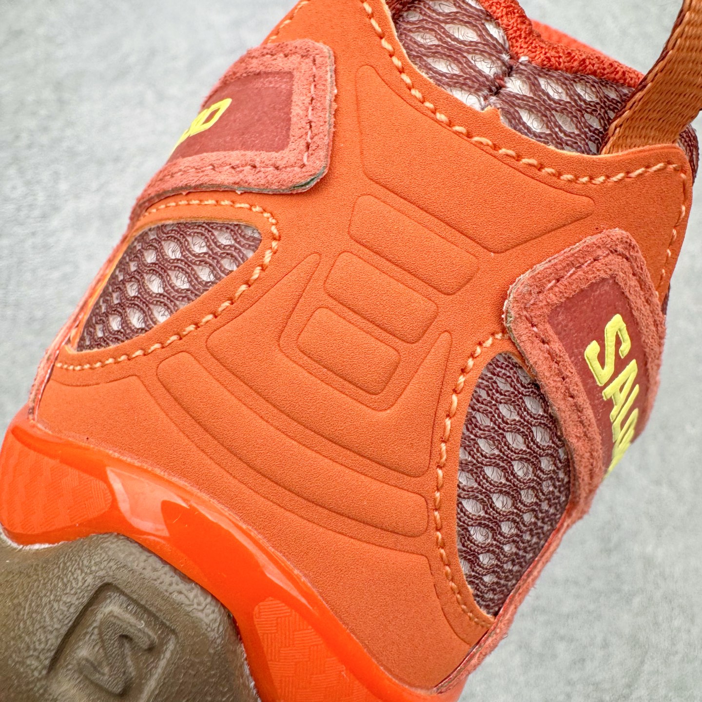 图片[18]-＃C版 SALOMON XA Pro 3D ADV 萨洛蒙潮流越野机能户外功能鞋 CNY马年限定 红棕 纯原外贸平台特供订单 耗时半年巨作 全套原纸板楦头开发 原厂特供网布配套加持 确保原汁原味 完美呈现版型 原档数据独家私模五层组合大底 原装Ortholite轻量化鞋垫 中底布带钢印编号 原厂TPU锁扣 进口港宝加持 后跟自然饱满 还原公司包裹性 鞋面采用SENSIFT贴合技术 全方位贴合包裹脚型 鞋跟部鞋底牵引设计 提供强大的抓地性能 更适应野外崎岖不平的道路 其3D ADVANCED CHASSIS底盘 材料轻量大化 钉齿设计更具稳定性 防护性 鞋底易磨损区运用CONTAGRIP高耐磨材料 应对城市硬质路面长距离跑考验 尺码：36 36.5 37.5 38 38.5 39 40 40.5 41 42 42.5 43 44 44.5 45-选品中心