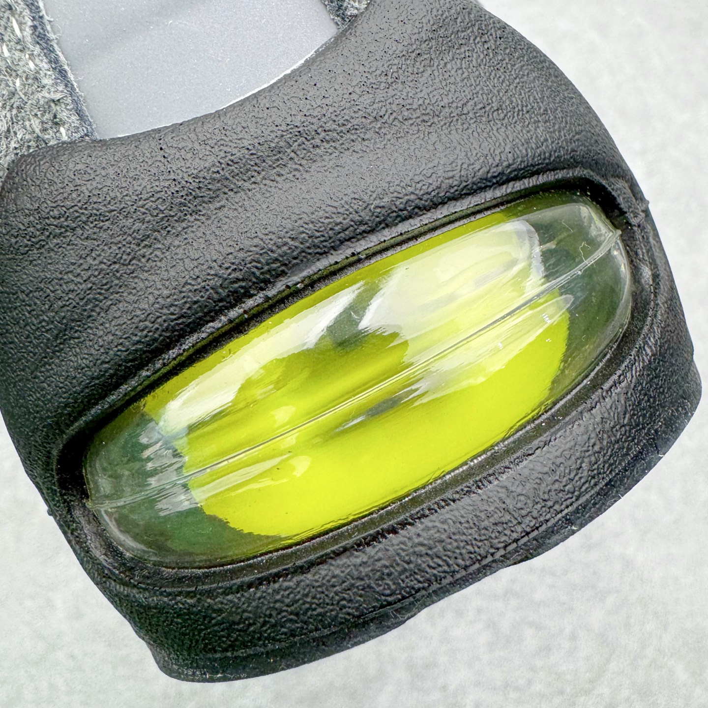 图片[12]-＃SF外贸特供 UNDEFEATED x NK Air Max 95 SP 纽约限定 联名灰绿 IB4523-004 亲自操刀耗时半年开发 重金购买全套印尼原厂纸板楦头开发 2025官方主推系列 致敬诞生30周年的传奇鞋型 Air Max 95 系列再度重磅复刻归来 以全新配色续写光辉历史 更以现代手法重塑经典 将复古风格与前沿科技完美融合 一比一鞋头弧度高度鞋身弧度 东莞原厂模具大底 一码一模 原厂高韧性Tpu 独家供应35.5 45.5 48.5 49.5 50.5 原厂特供同批次皮料与Zp零色差 原厂特供内外标均可过绿X扫描认证 独家原装Big Bubble气垫 气垫体积更大 提供更强的缓震性能和回弹性 进口玻璃冲刀皮料裁剪零毛边 电脑针车工艺 鞋面不留荧光细节 平台可冲 超高鞋面清洁度 最高QC检验标准 控制溢胶瑕疵 每一双都是工艺品 实拍调校N版已经零色差零失真 百分百还原实物色彩所见即所得 不存在货不对板色差等低级问题 选购参考实物拍摄 不混卖不参货 只用心做好货严格选品 承诺混一赔十 尺码：35.5 36 36.5 37.5 38 38.5 39 40 40.5 41 42 42.5 43 44 44.5 45 45.5 46 47.5 48.5 49.5 50.5-选品中心