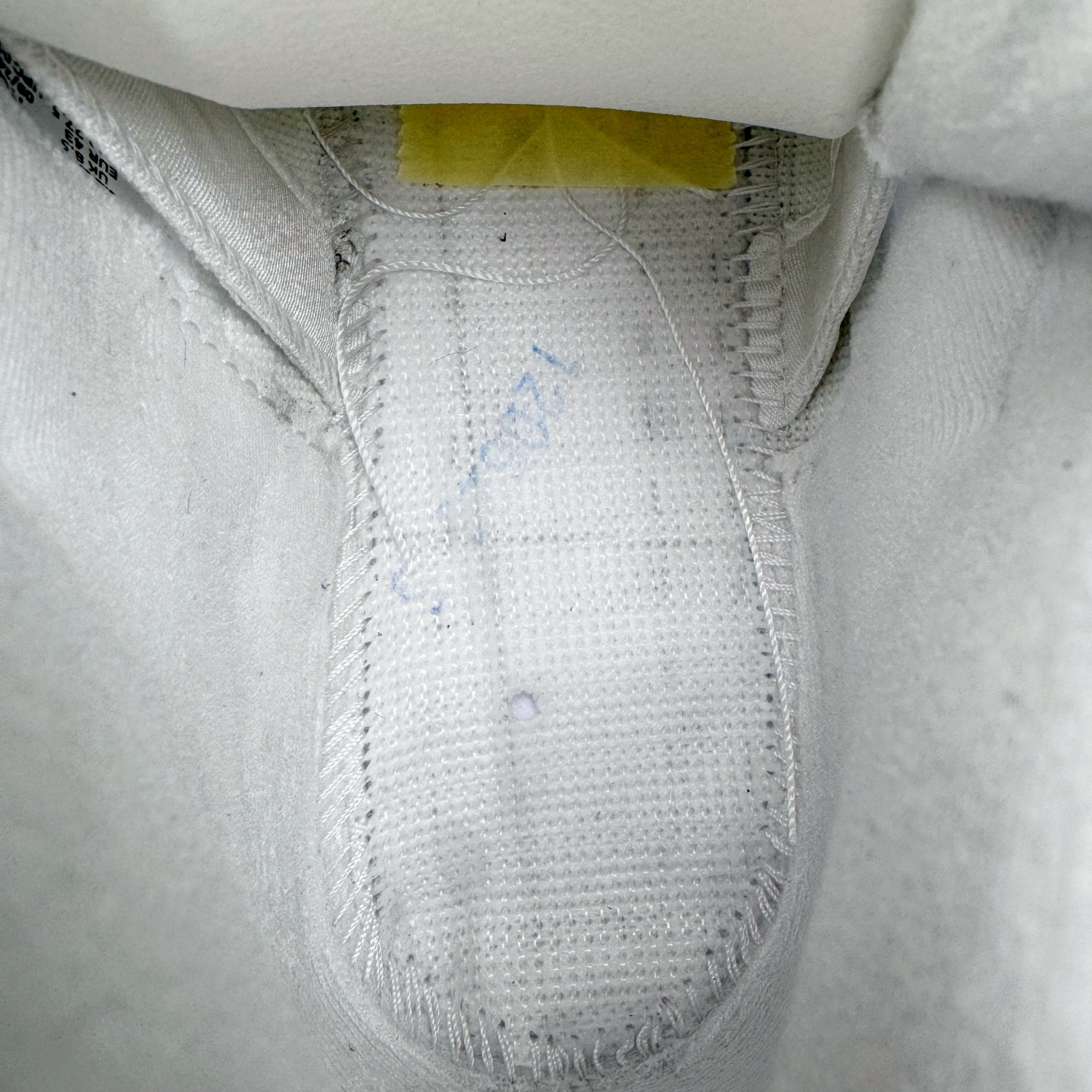 图片[13]-＃Ljr特供 Air Jordan AJ5 Retro 白银 HQ7978-103 全新改良批次 圈内最强倒钩系列 恪守真诚 承诺混一赔十 高端零售裸鞋圈特供批次 SZ原厂全套原楦原纸板冲刀磨具开发 原厂皮料加持 原厂港宝加持定型后跟R度完美 同源原厂电绣 飞翼针数密度立体效果一致 百分百一致原鞋 原厂拉帮工艺 针距密度一致 后跟弧度收口自然不对折 极致一眼正品既视感 进口玻璃冲刀皮料裁剪零毛边 全鞋电脑针车工艺 品控清洁度最高QC检验标准 免检产品 原厂订购鞋盒、鞋标、防尘纸、鞋撑、鞋带 追求极致的原厂味道 尺码：40.5 41 42 42.5 43 44 44.5 45 45.5 46 47.5 48.5-选品中心