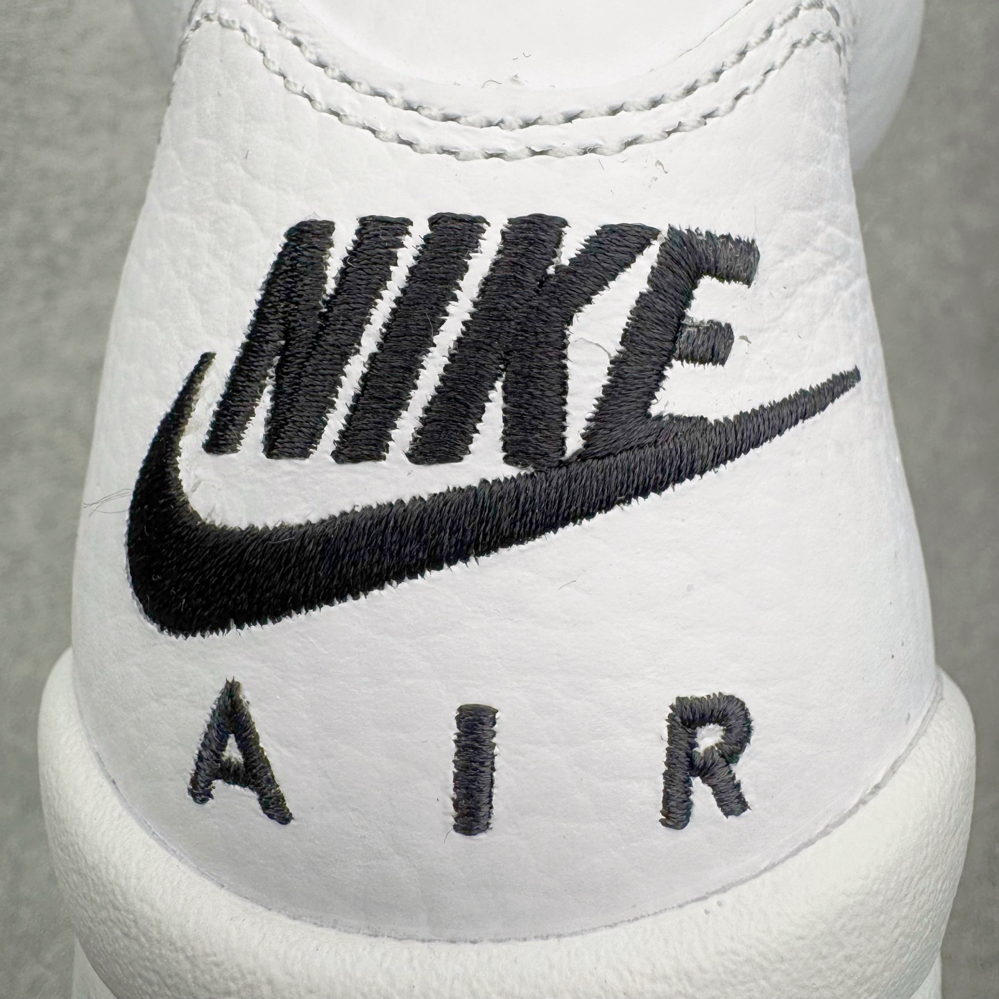 图片[11]-＃Ljr特供 Air Jordan AJ5 Retro 白银 HQ7978-103 全新改良批次 圈内最强倒钩系列 恪守真诚 承诺混一赔十 高端零售裸鞋圈特供批次 SZ原厂全套原楦原纸板冲刀磨具开发 原厂皮料加持 原厂港宝加持定型后跟R度完美 同源原厂电绣 飞翼针数密度立体效果一致 百分百一致原鞋 原厂拉帮工艺 针距密度一致 后跟弧度收口自然不对折 极致一眼正品既视感 进口玻璃冲刀皮料裁剪零毛边 全鞋电脑针车工艺 品控清洁度最高QC检验标准 免检产品 原厂订购鞋盒、鞋标、防尘纸、鞋撑、鞋带 追求极致的原厂味道 尺码：40.5 41 42 42.5 43 44 44.5 45 45.5 46 47.5 48.5-选品中心